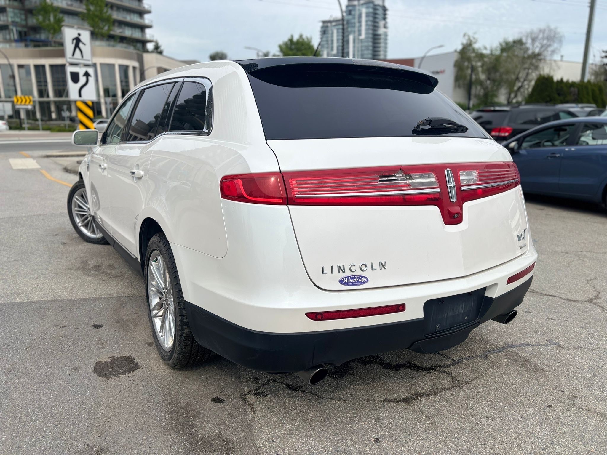 /canwestautoinc/2014-Lincoln-MKT-1080318251921688.jpg