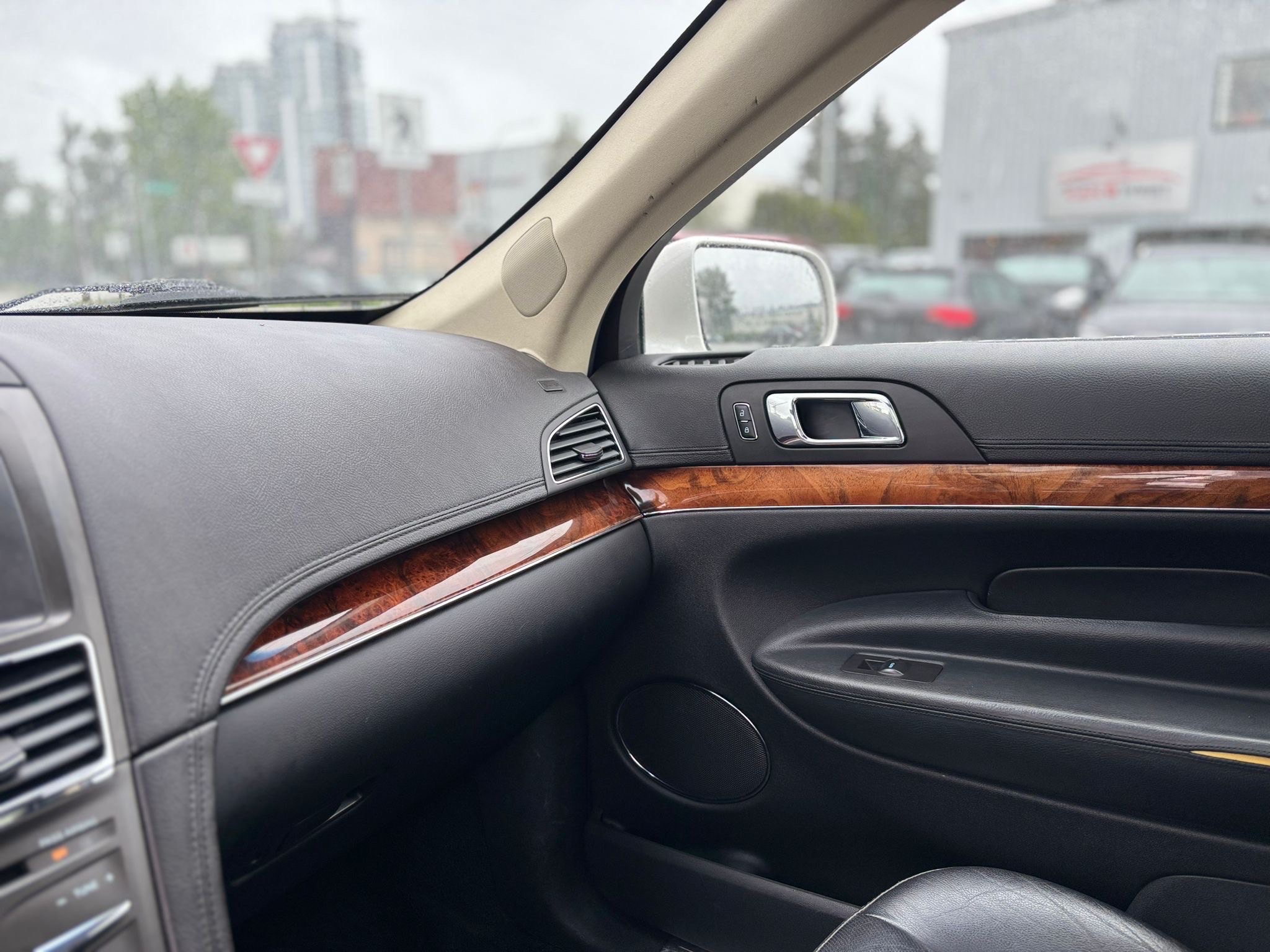 /canwestautoinc/2014-Lincoln-MKT-12209239655176907.jpg