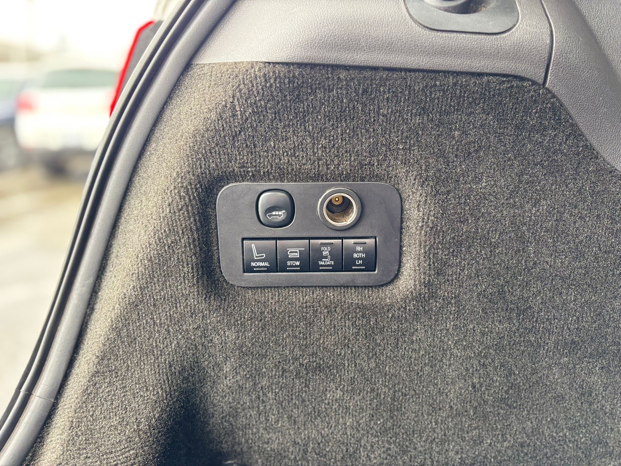 /canwestautoinc/2014-Lincoln-MKT-23422903346234514.jpg