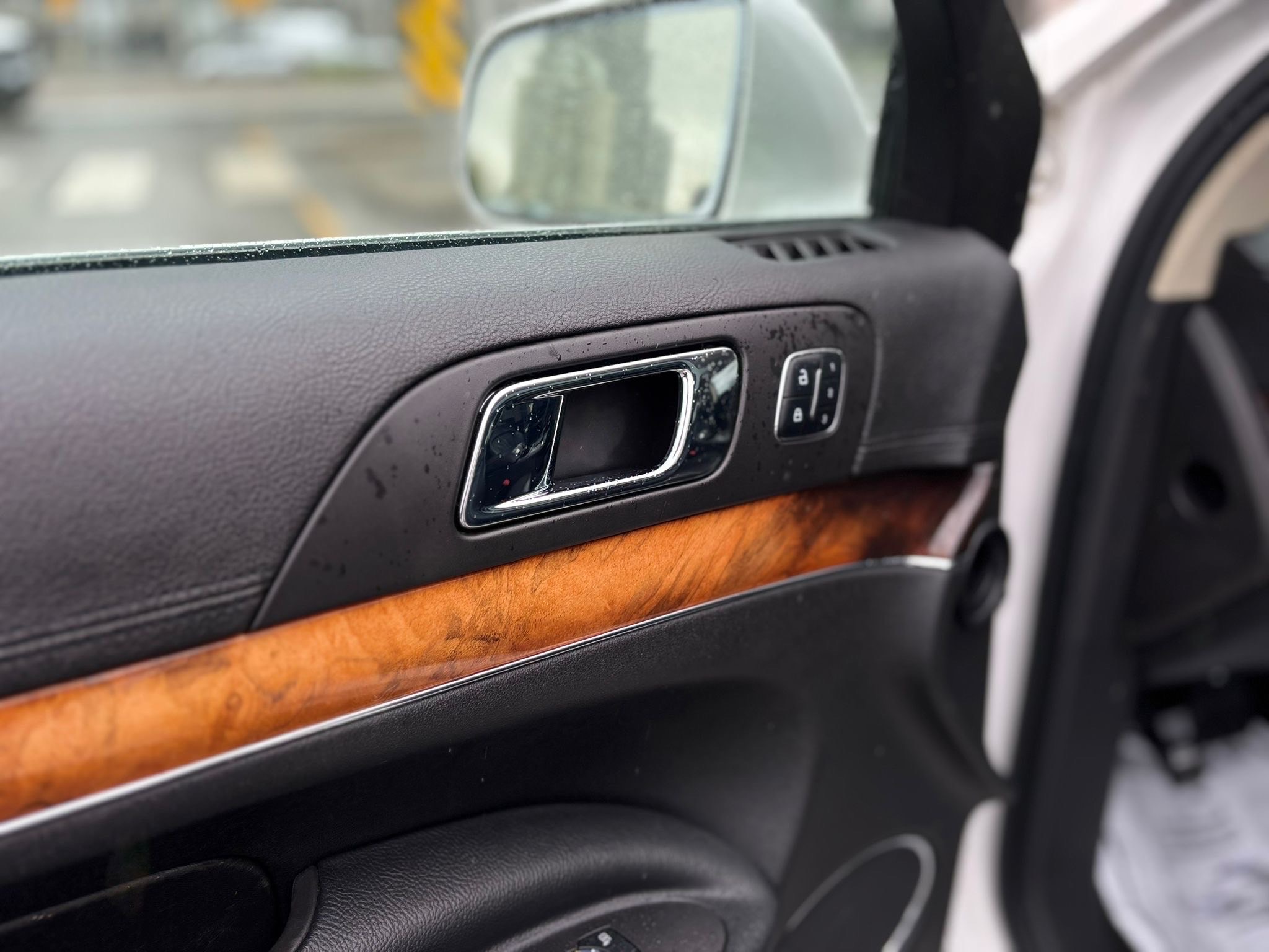 /canwestautoinc/2014-Lincoln-MKT-94389345445965.jpg