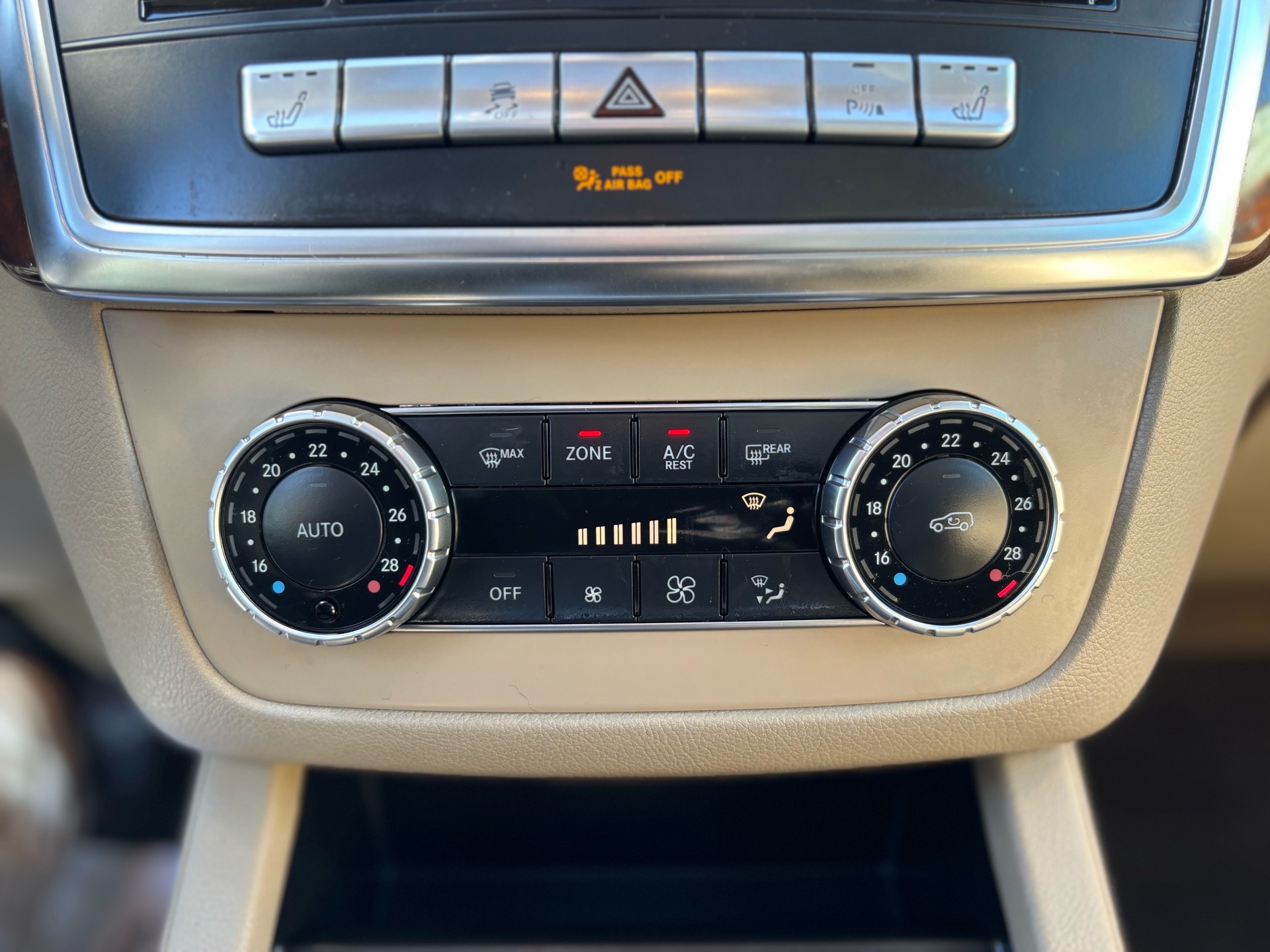 /canwestautoinc/2014-Mercedes-Benz-GL-Class-1265608922566097.jpg