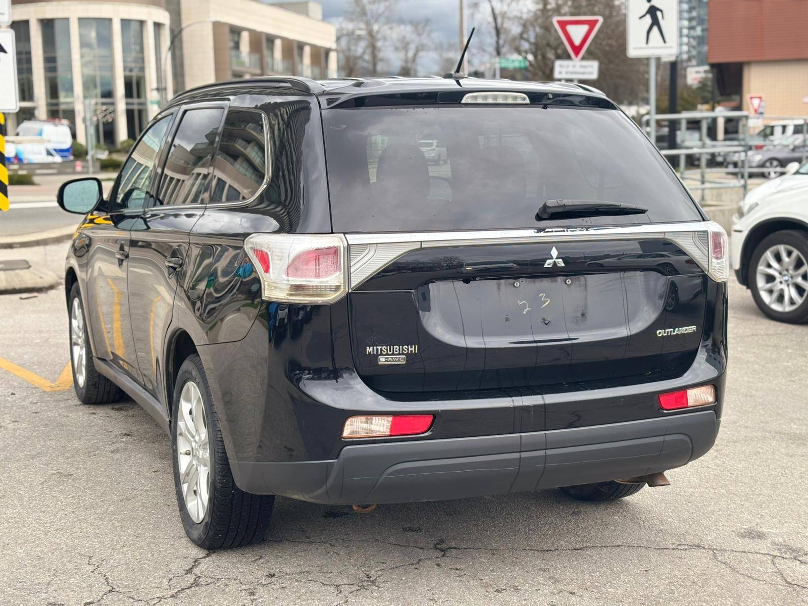 /canwestautoinc/2014-Mitsubishi-Outlander-1422322815144259.jpg