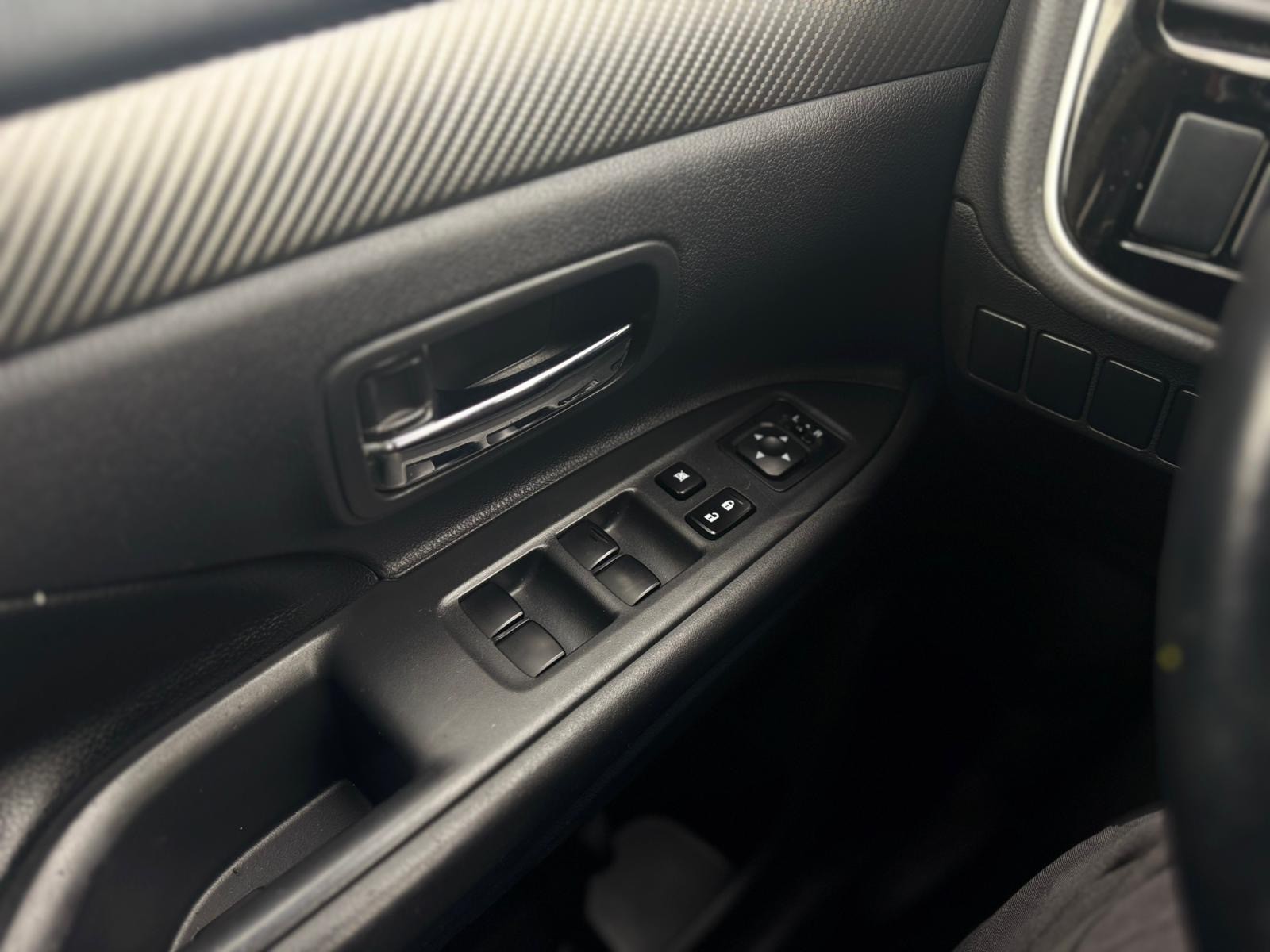 /canwestautoinc/2014-Mitsubishi-Outlander-24065192706088823.jpg