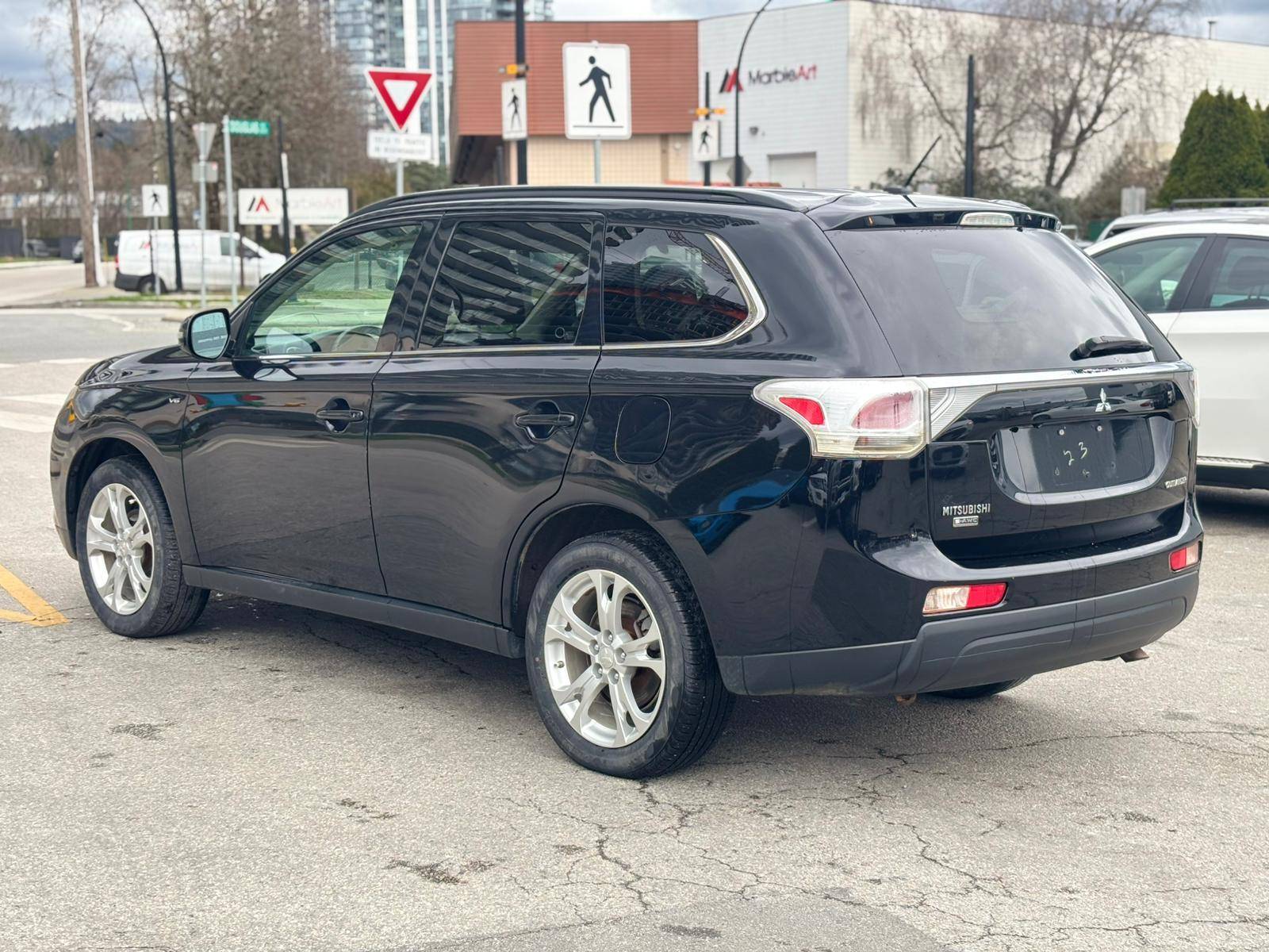 /canwestautoinc/2014-Mitsubishi-Outlander-8309133774643138.jpg