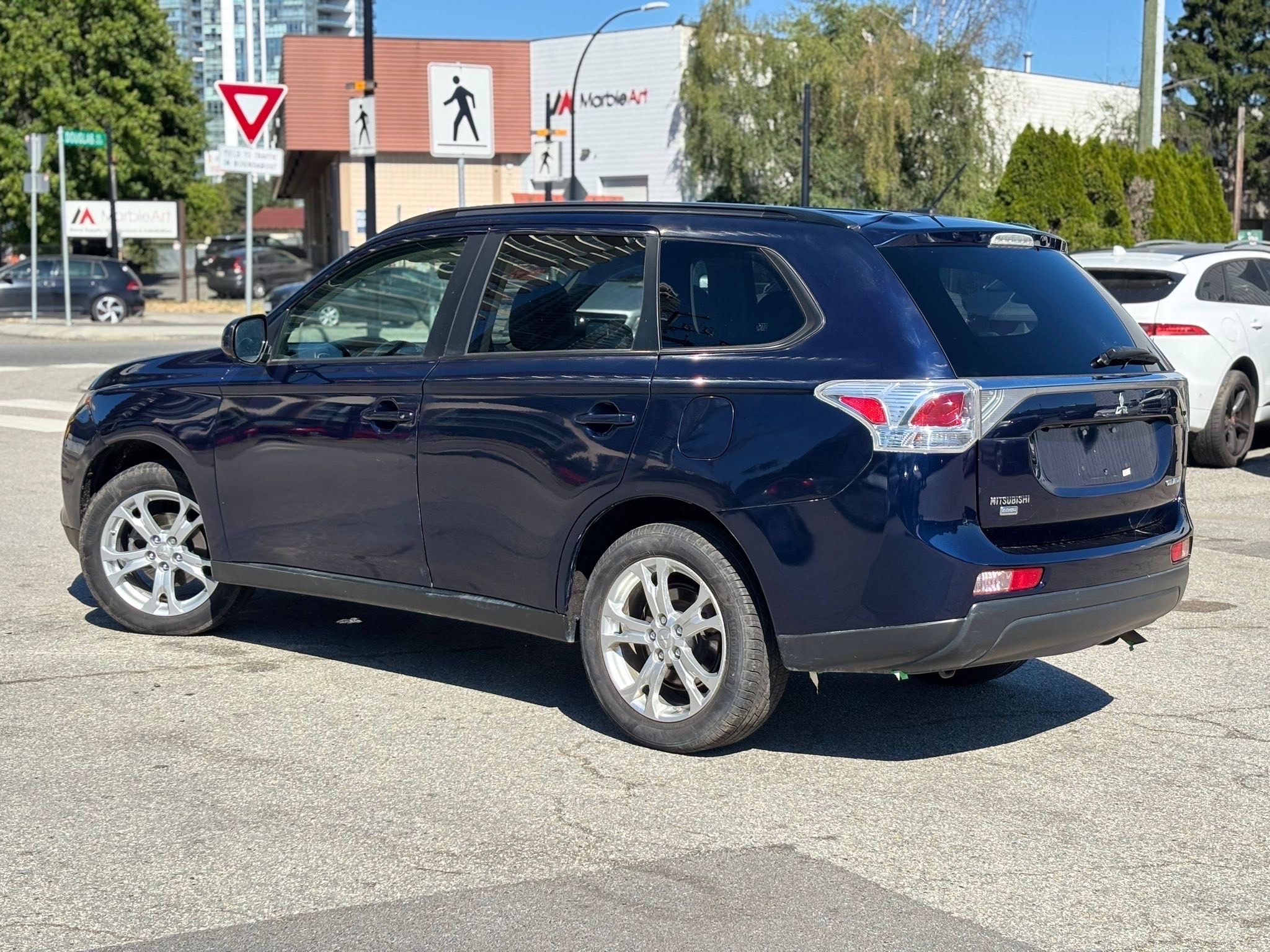 /canwestautoinc/2014-Mitsubishi-Outlander-8769019445834119.jpg