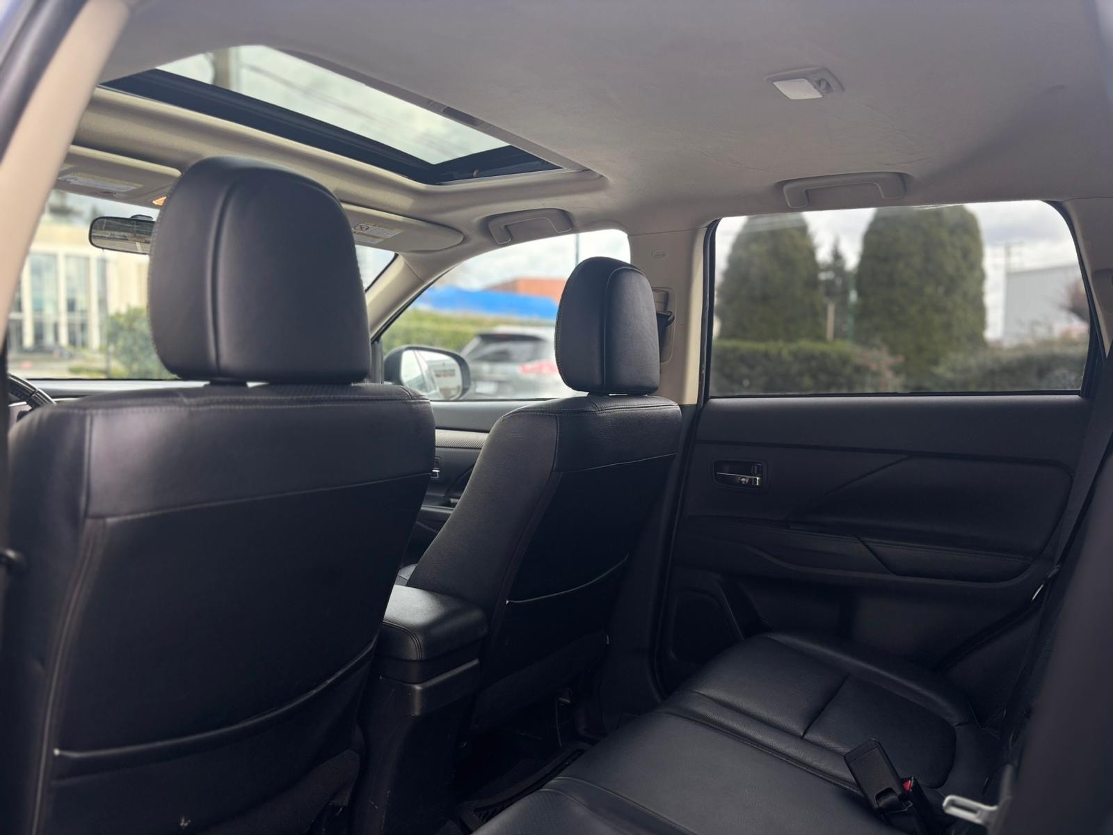 /canwestautoinc/2014-Mitsubishi-Outlander-9718713444462959.jpg