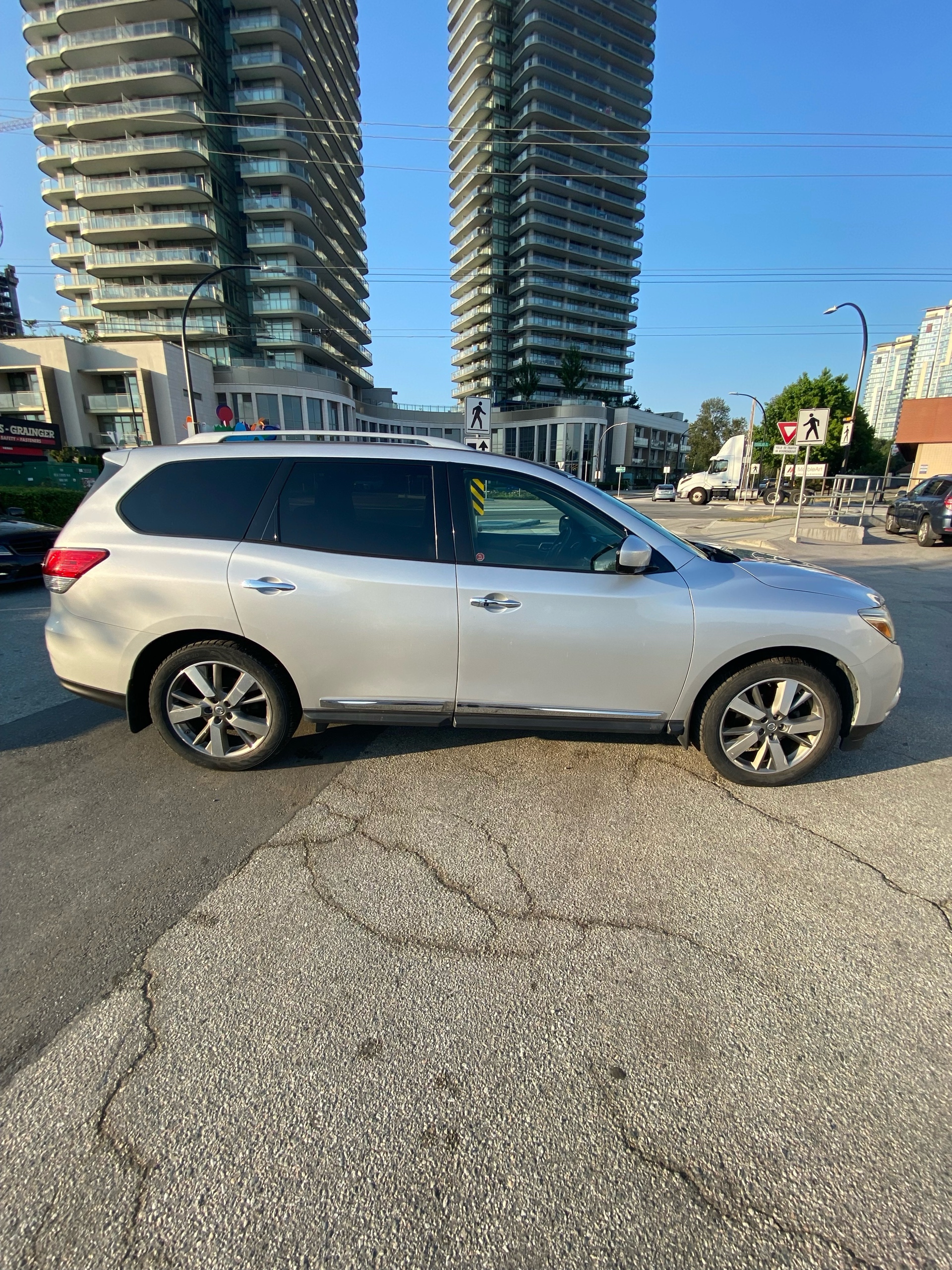 /canwestautoinc/2014-Nissan-Pathfinder-38899243069854217.jpg