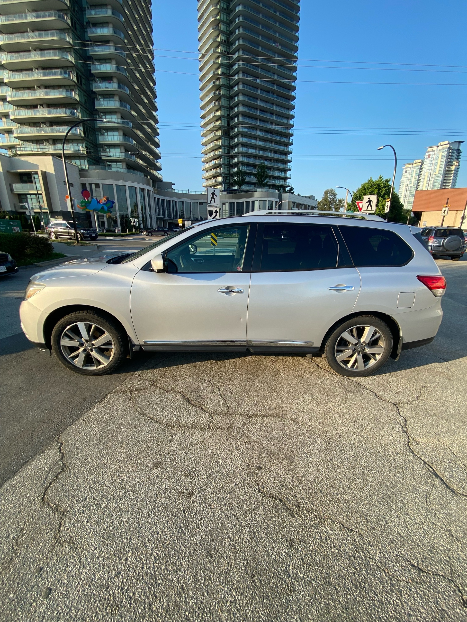 /canwestautoinc/2014-Nissan-Pathfinder-8610007267686053.jpg