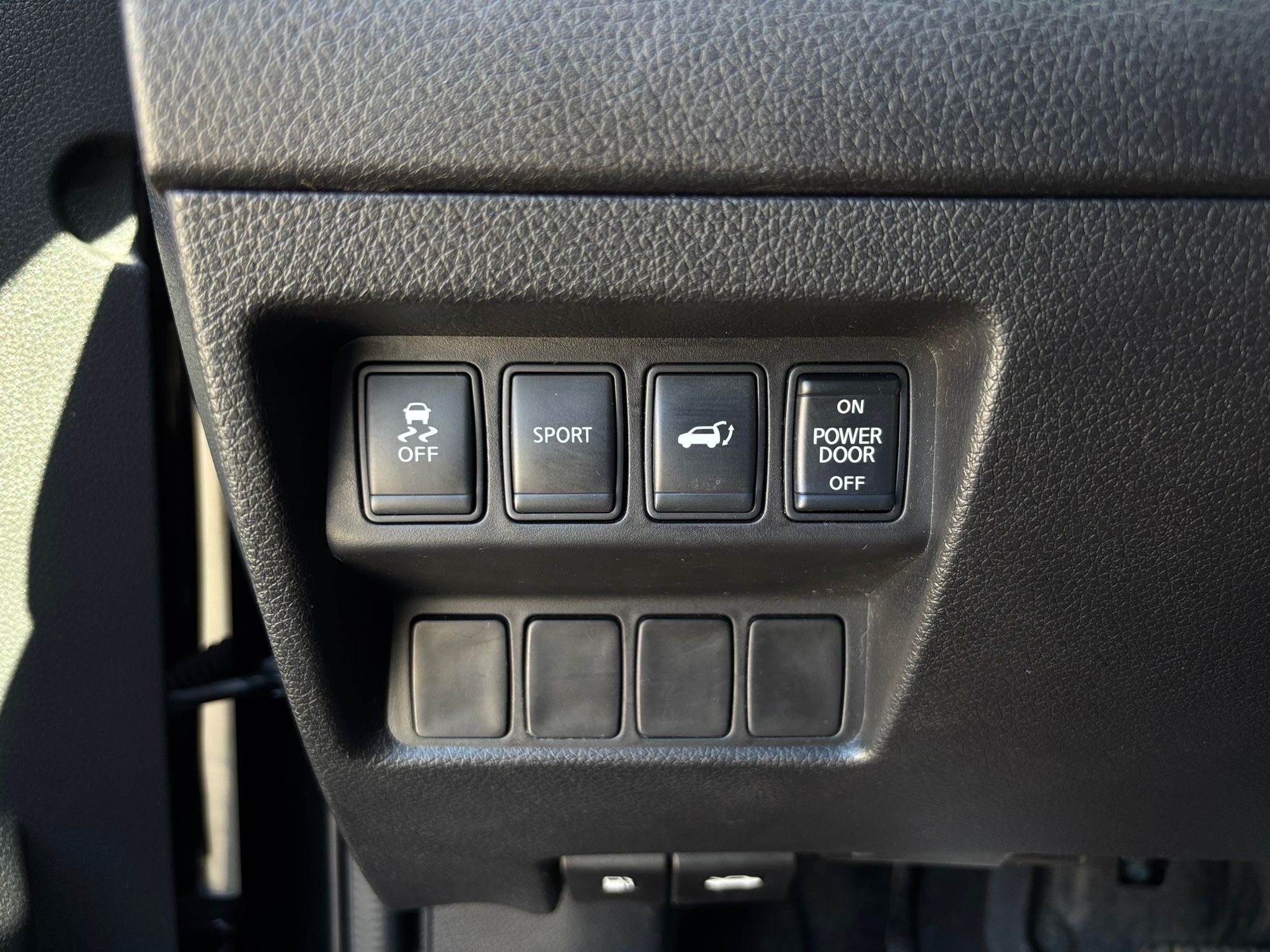 /canwestautoinc/2014-Nissan-Rogue-4008932009886068.jpg
