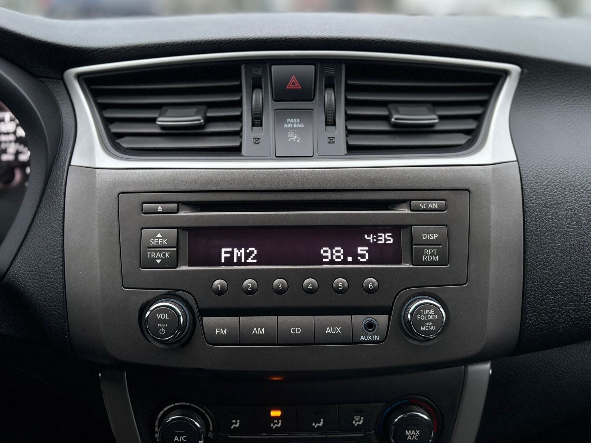 /canwestautoinc/2014-Nissan-Sentra-40680376456218936.jpg
