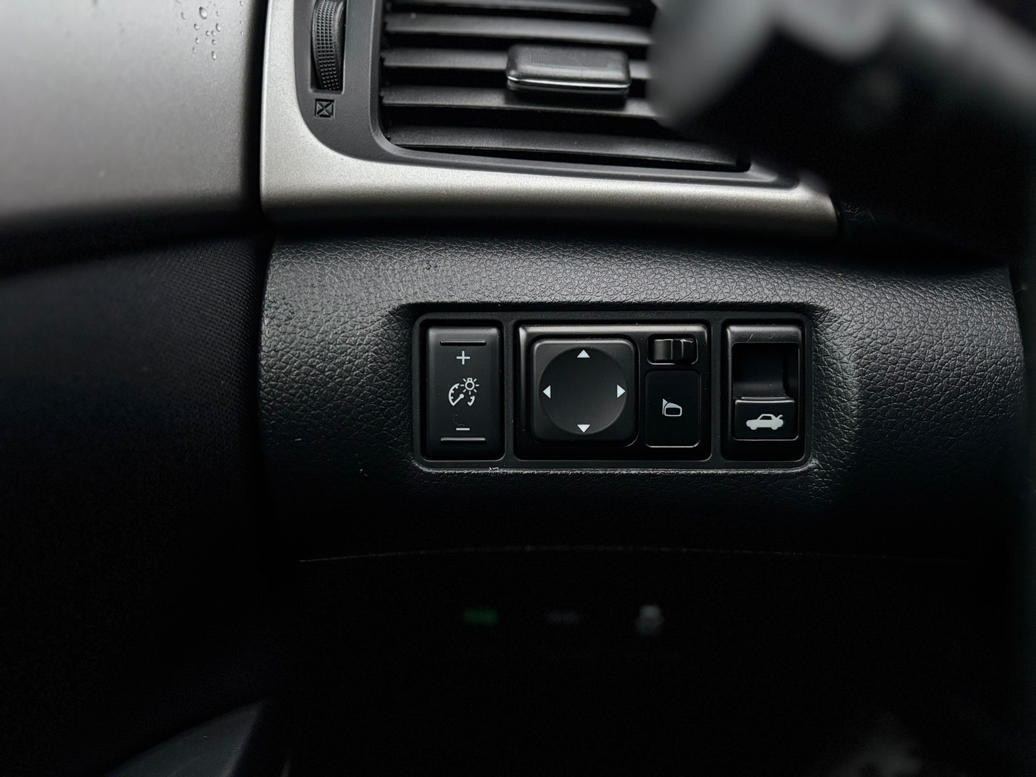 /canwestautoinc/2014-Nissan-Sentra-6283094679611458.jpg