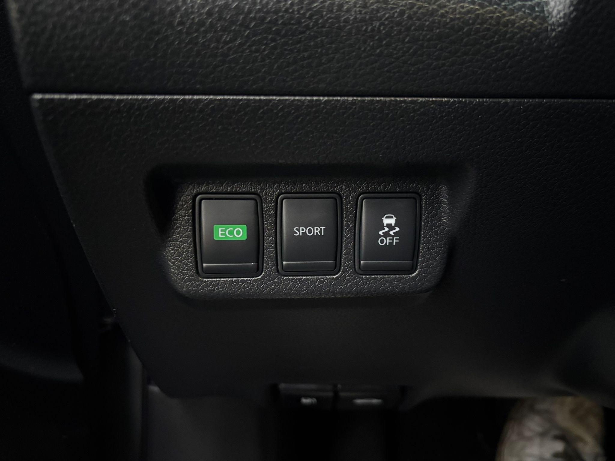 /canwestautoinc/2014-Nissan-Sentra-8663097368905996.jpg