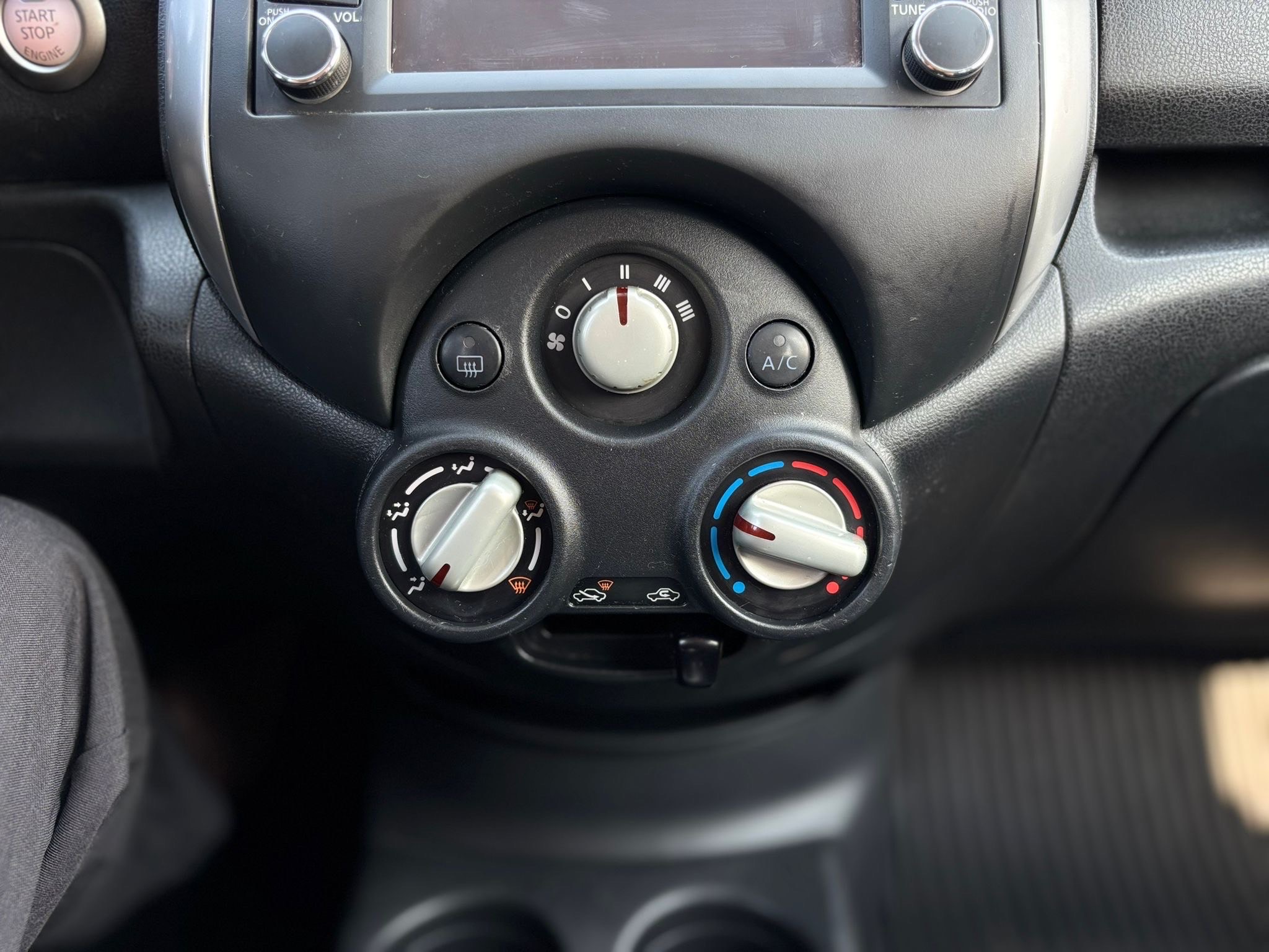 /canwestautoinc/2014-Nissan-VersaNote-22082739650075567.jpg