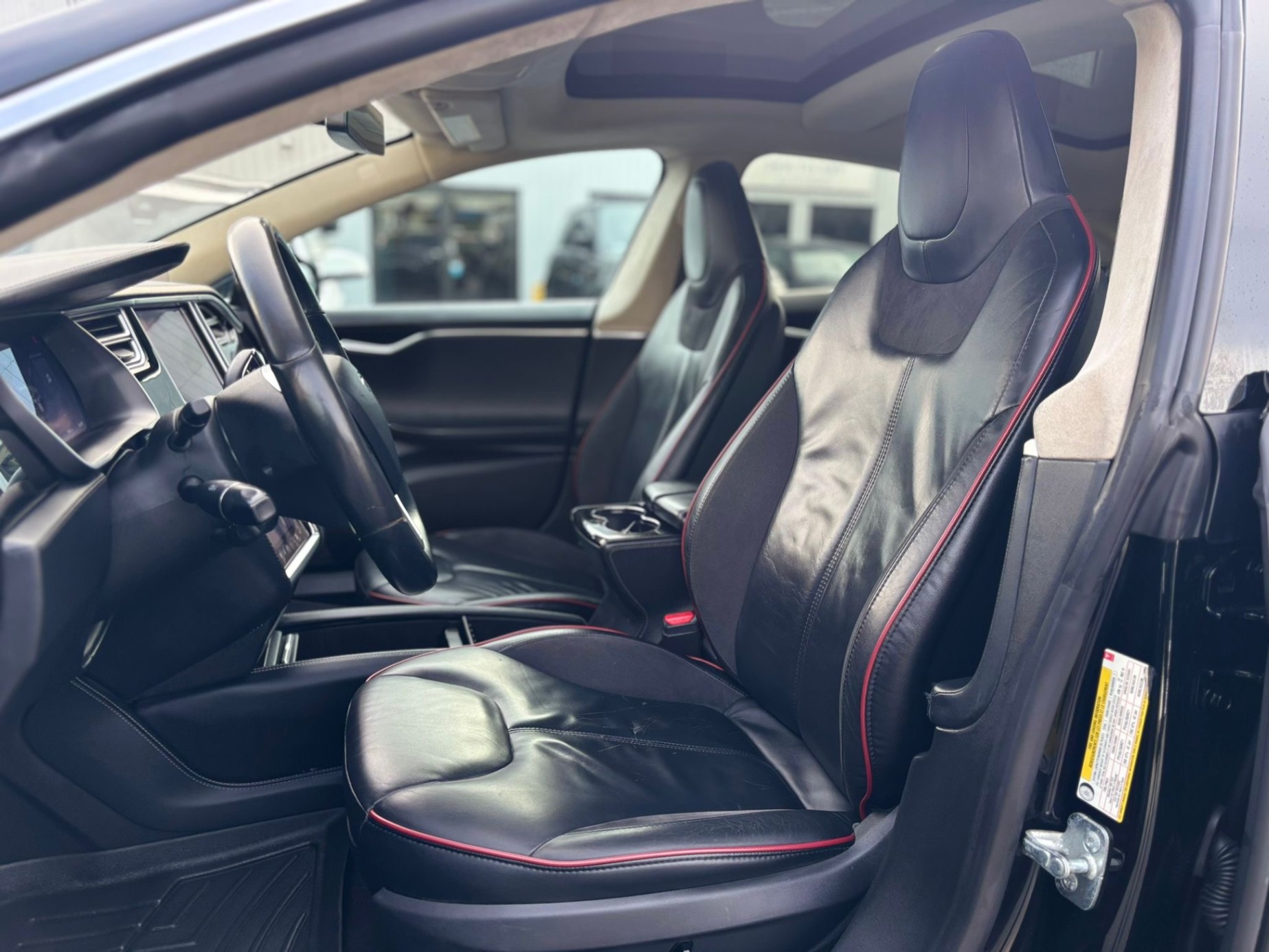 /canwestautoinc/2014-Tesla-ModelS-49432367775673014.jpg