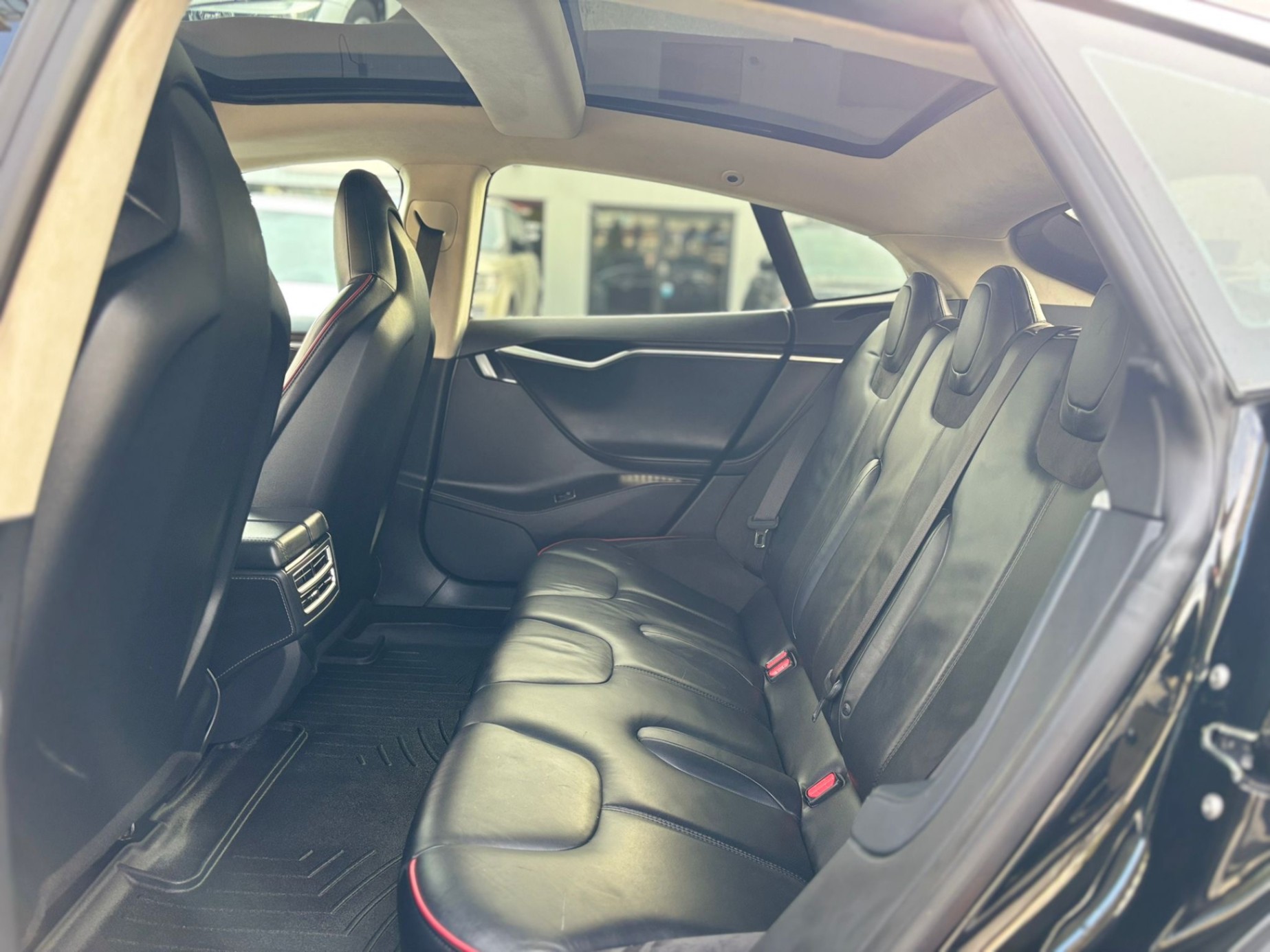 /canwestautoinc/2014-Tesla-ModelS-515016574385911.jpg