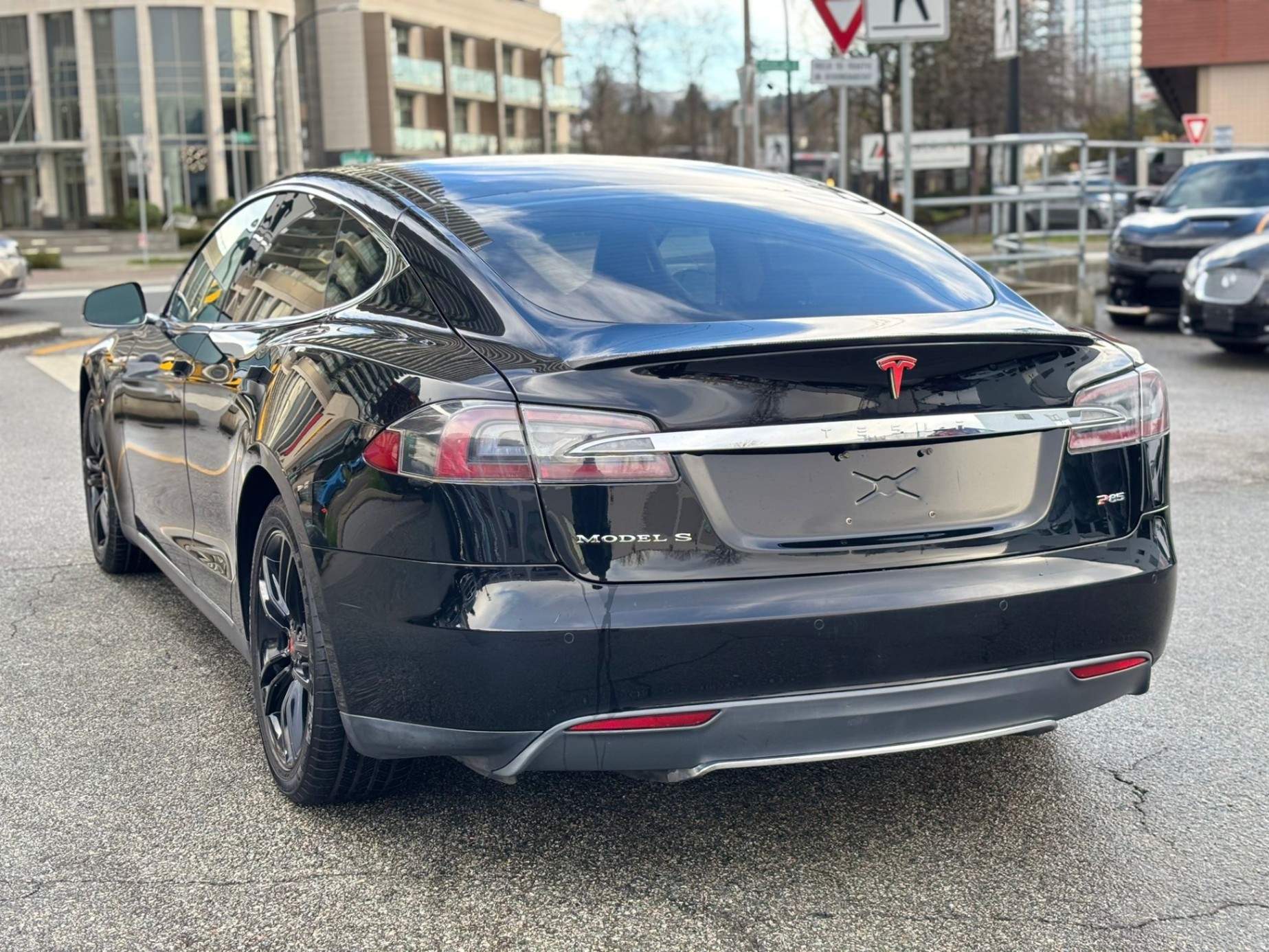 /canwestautoinc/2014-Tesla-ModelS-8637021751685632.jpg