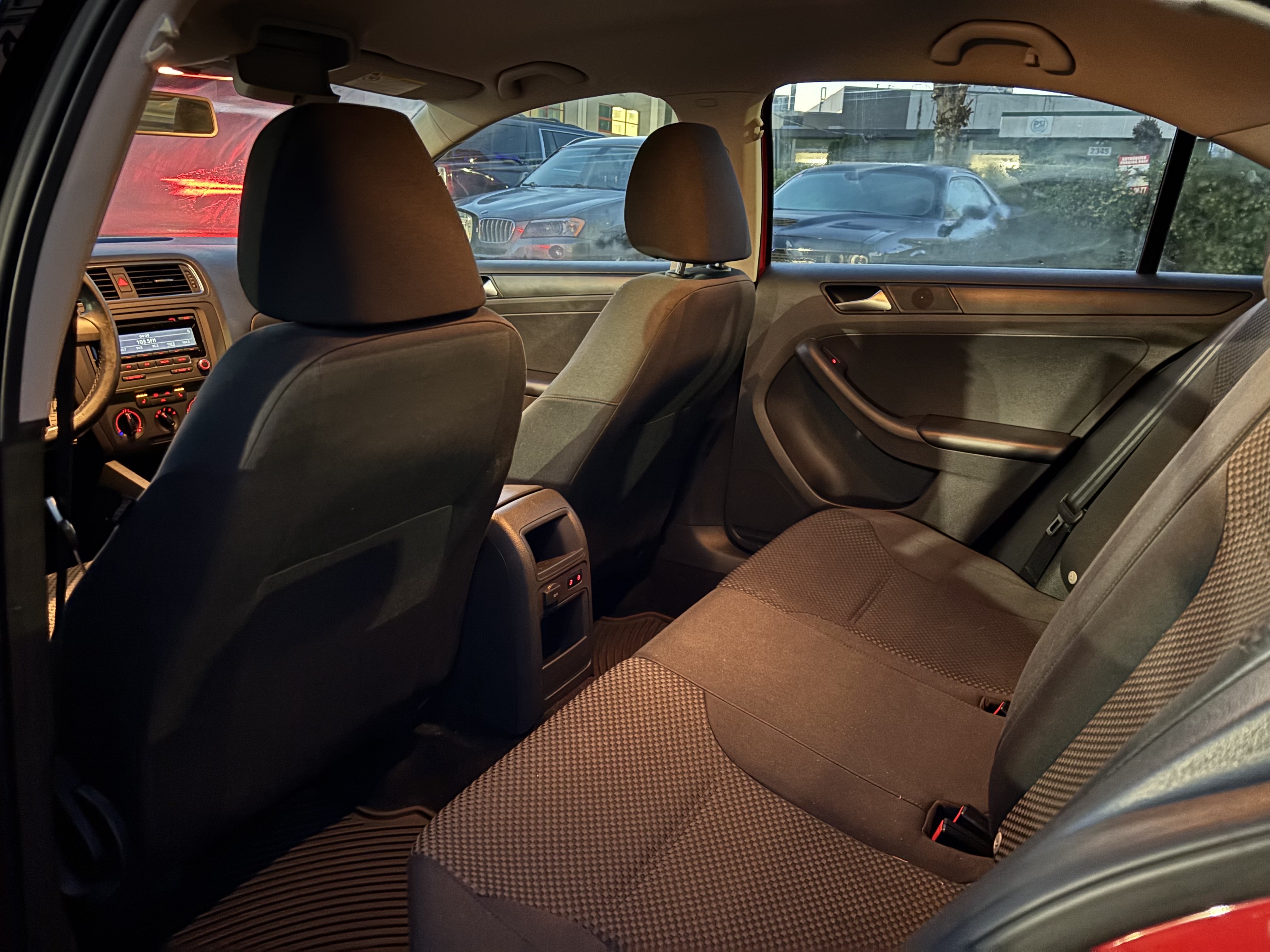 /canwestautoinc/2014-Volkswagen-Jetta-15727984665967143.jpg