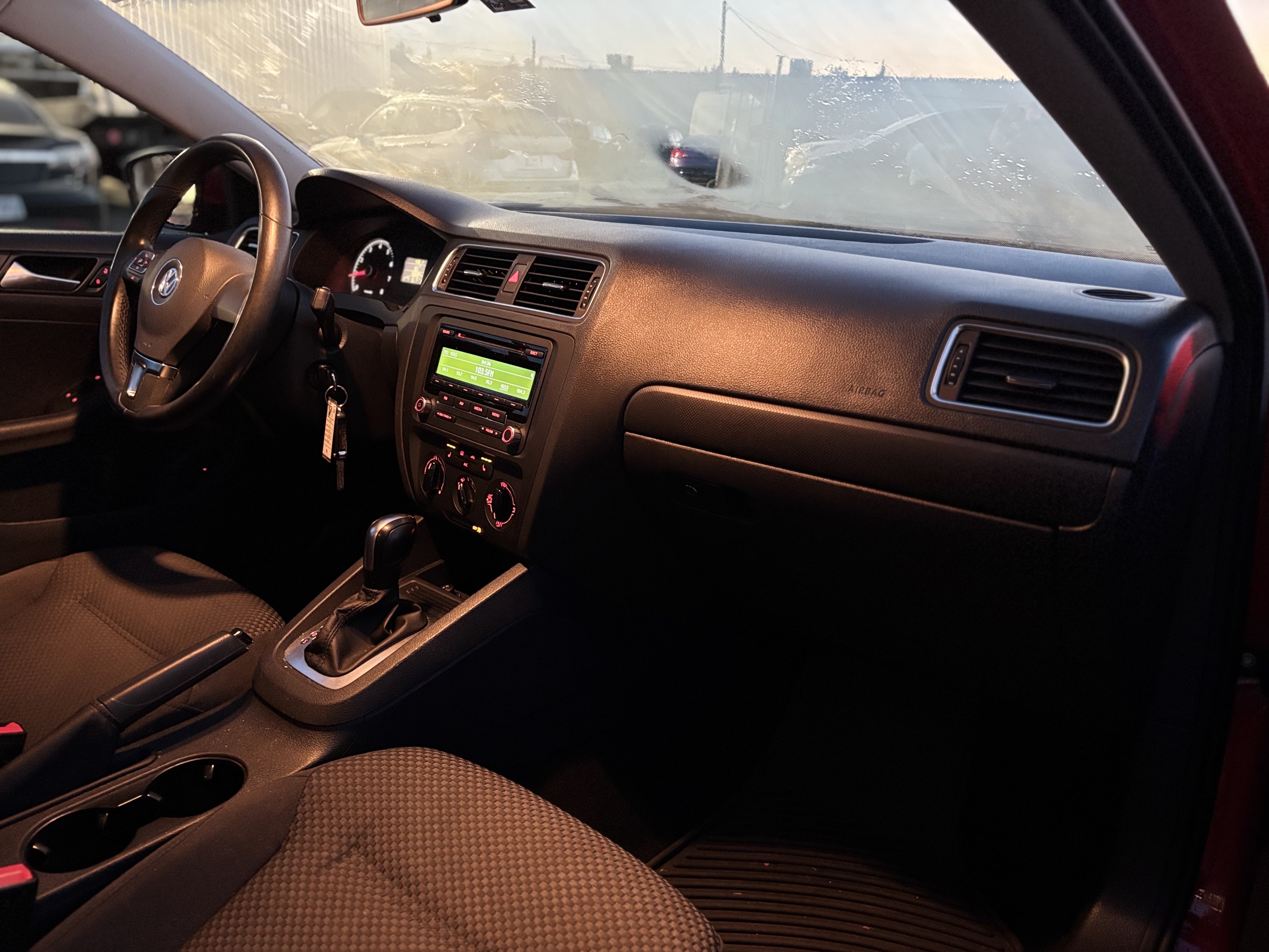 /canwestautoinc/2014-Volkswagen-Jetta-17043293531322345.jpg