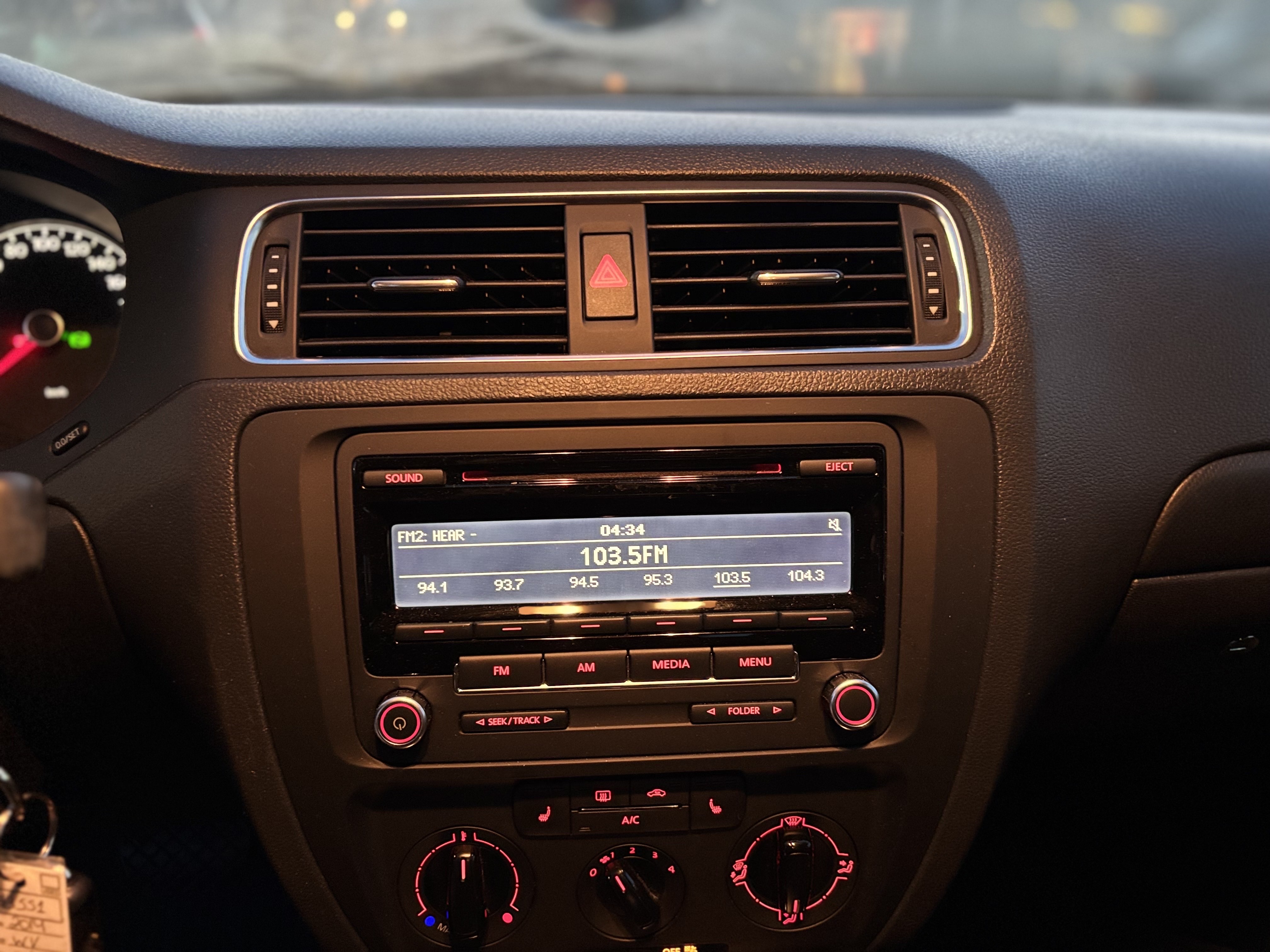 /canwestautoinc/2014-Volkswagen-Jetta-29782265692345056.jpg