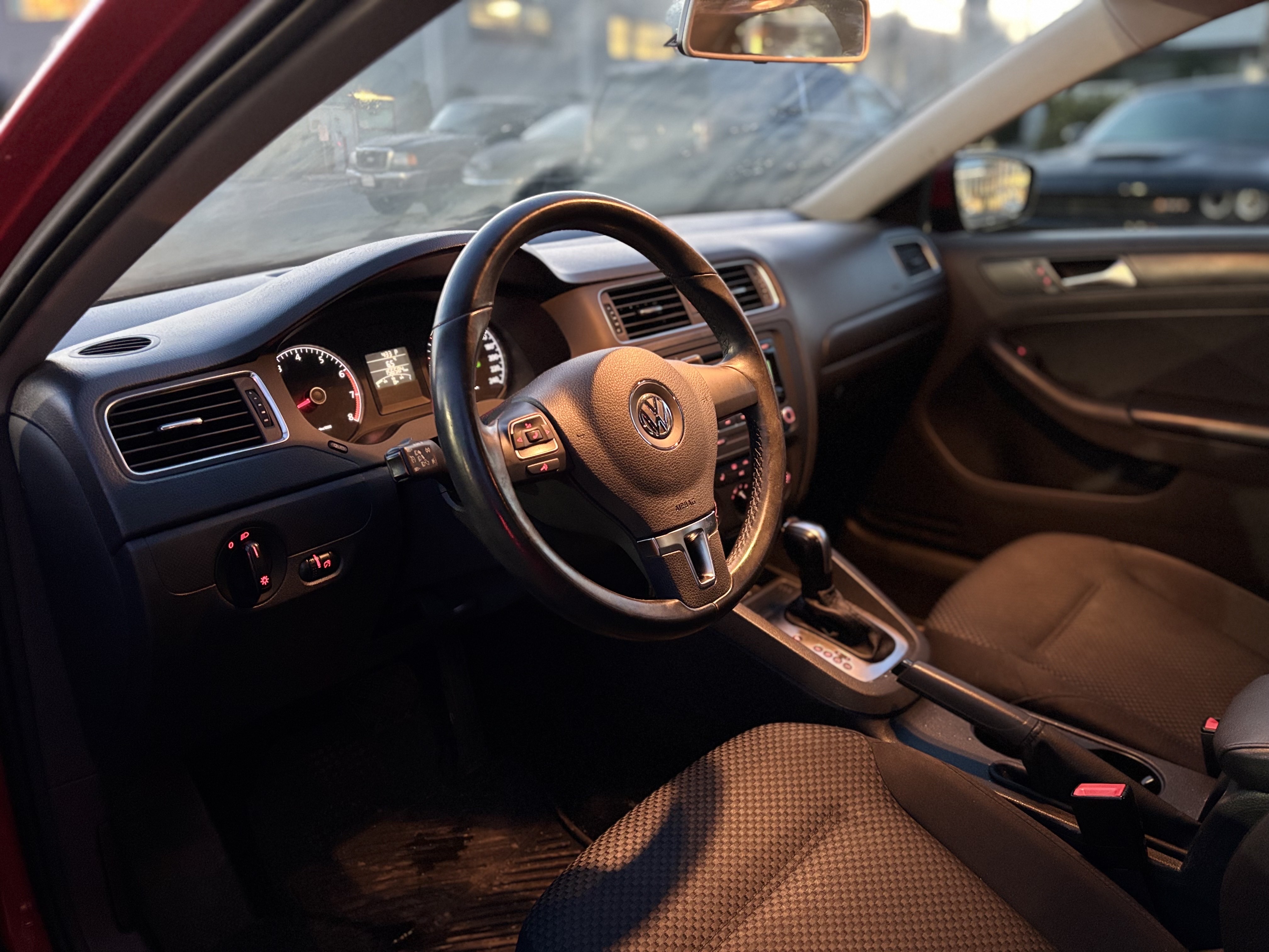 /canwestautoinc/2014-Volkswagen-Jetta-3191995546986395.jpg