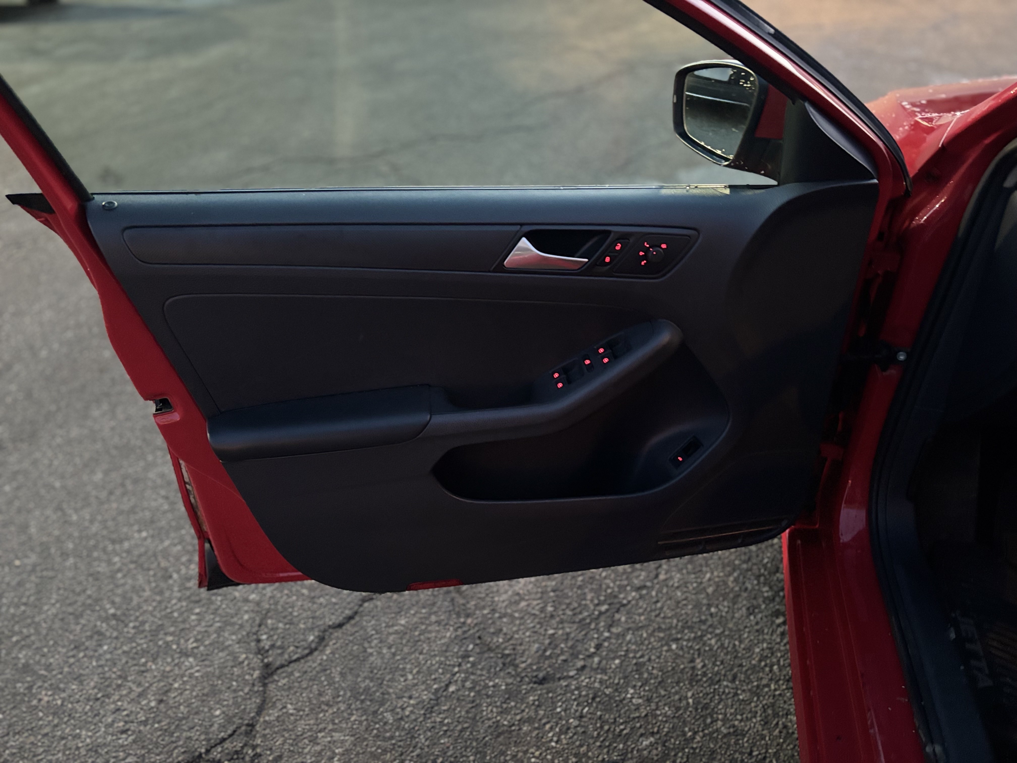 /canwestautoinc/2014-Volkswagen-Jetta-6355683952949356.jpg