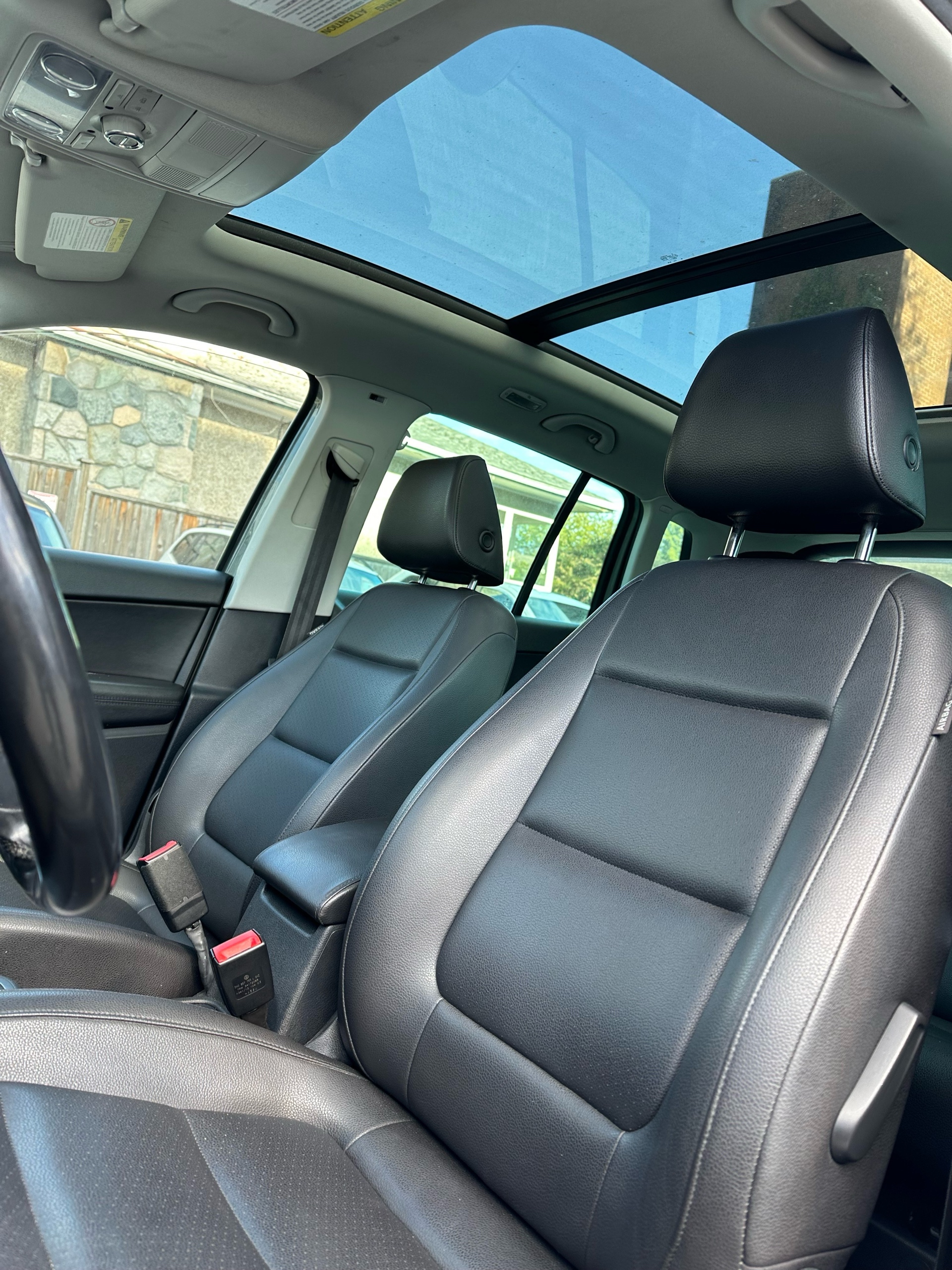 /canwestautoinc/2014-Volkswagen-Tiguan-15582202057795191.jpg