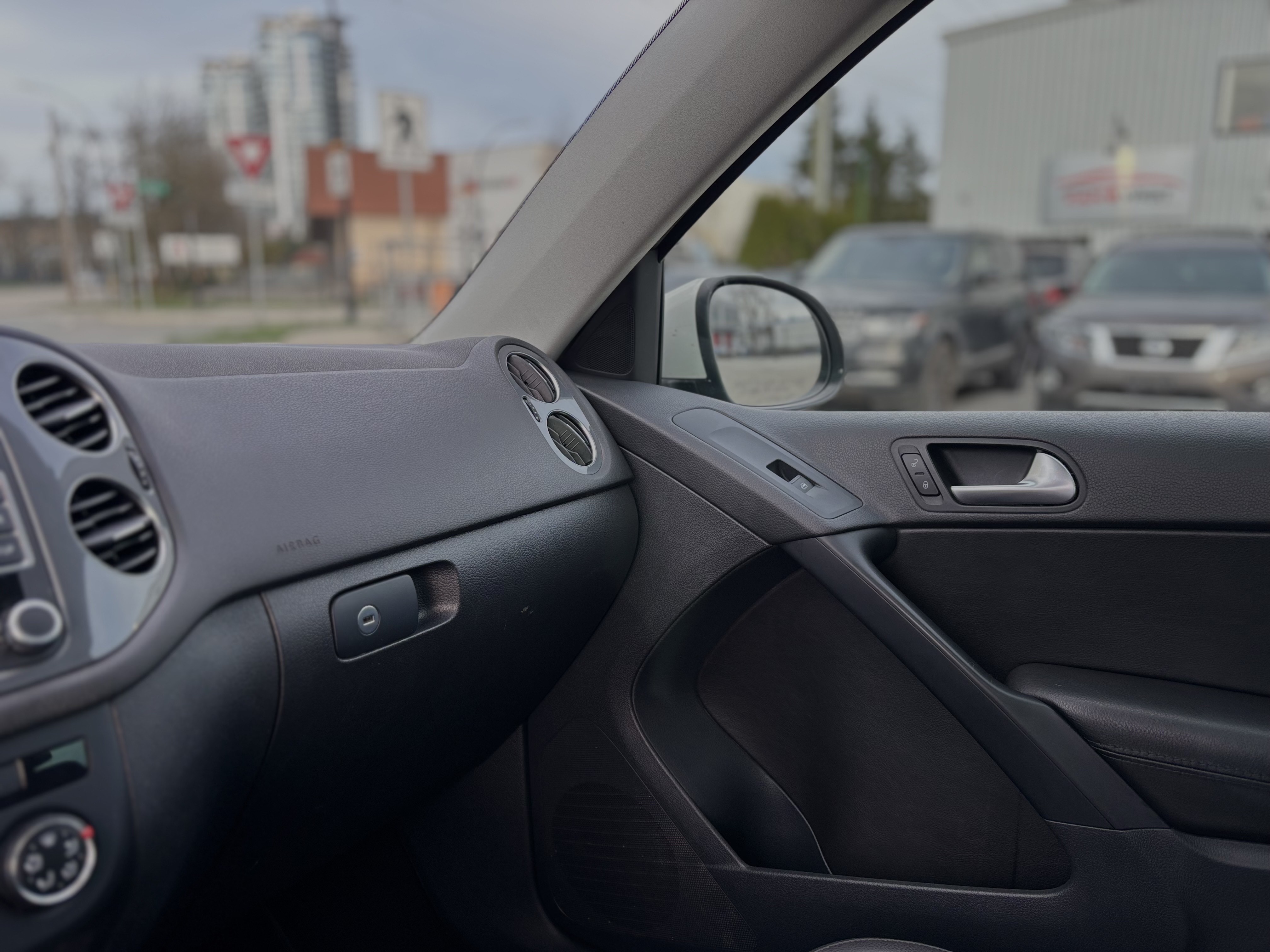 /canwestautoinc/2014-Volkswagen-Tiguan-2698794601322736.jpg