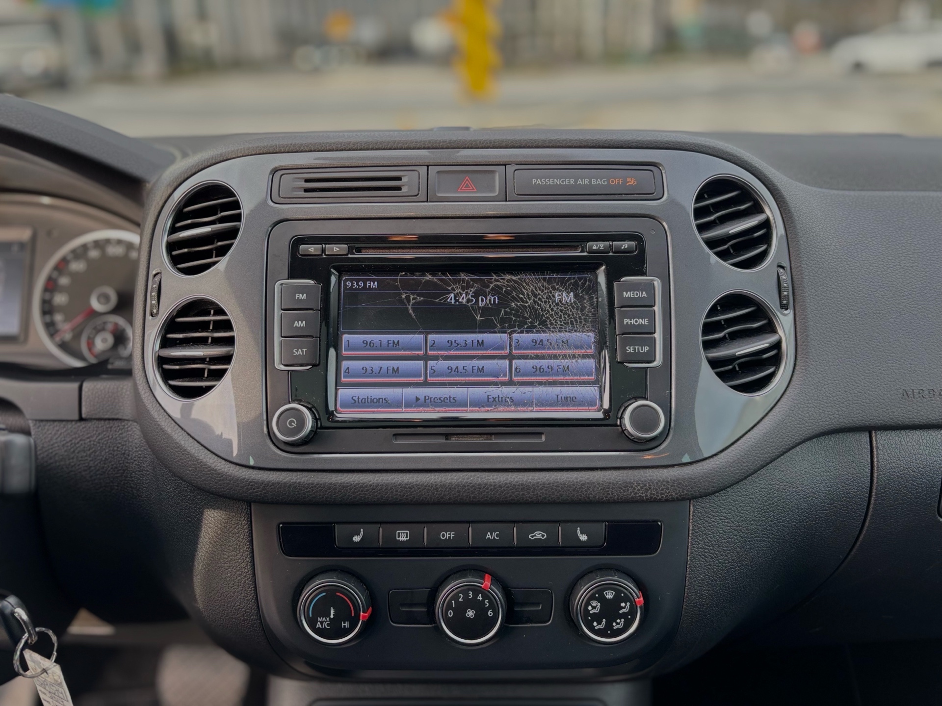 /canwestautoinc/2014-Volkswagen-Tiguan-326378001375228.jpg