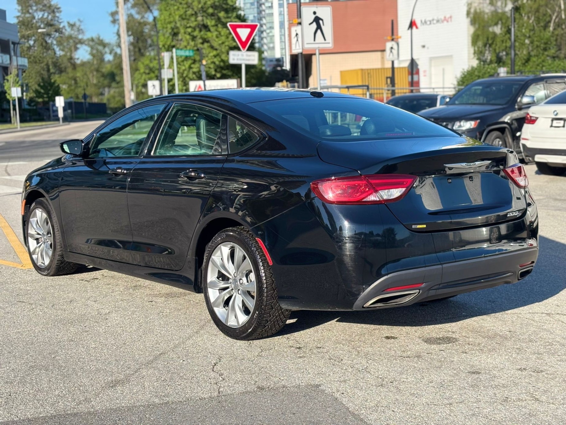 /canwestautoinc/2015-Chrysler-200-030254263137949433.jpg