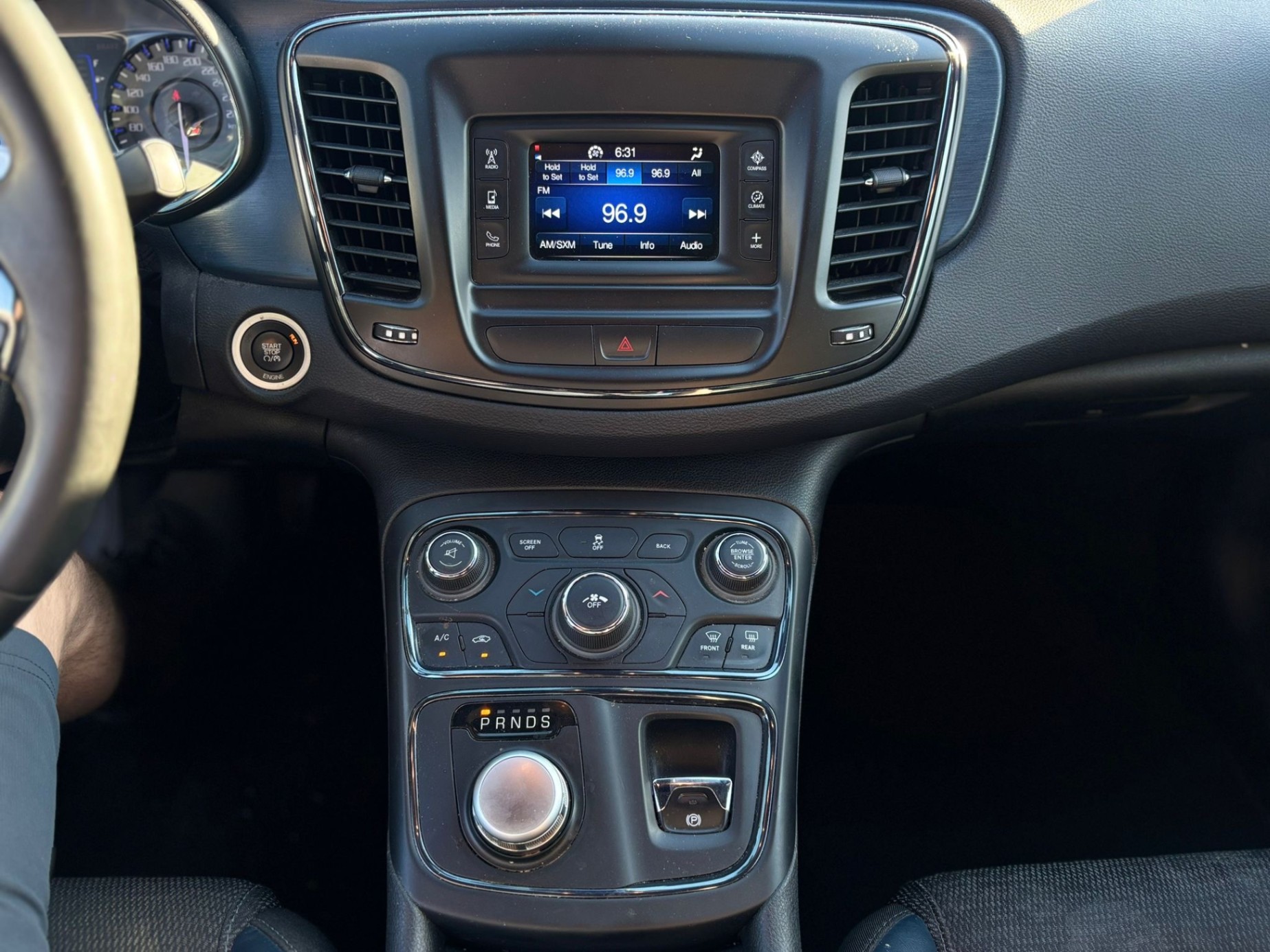 /canwestautoinc/2015-Chrysler-200-17841108103805725.jpg