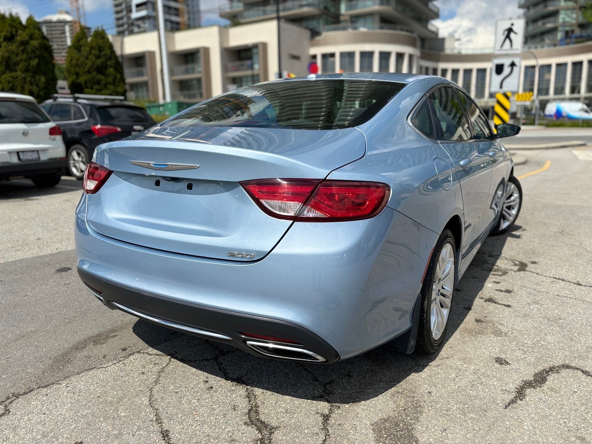/canwestautoinc/2015-Chrysler-200-23342183771647562.jpg