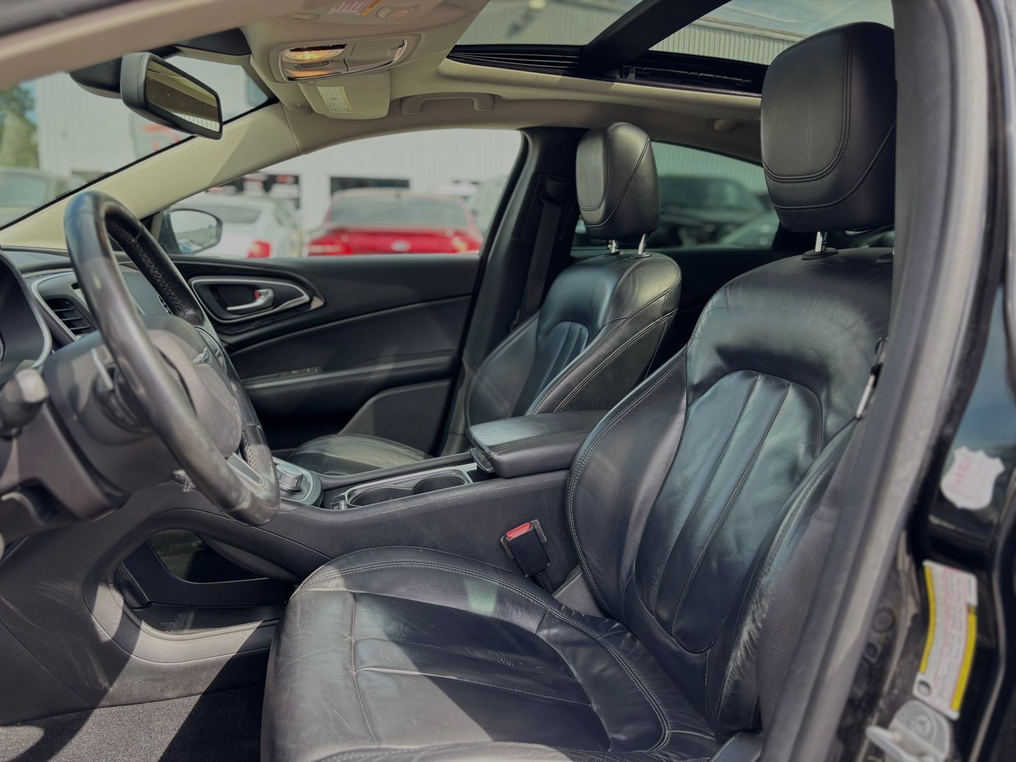 /canwestautoinc/2015-Chrysler-200-2338791712342383.jpg