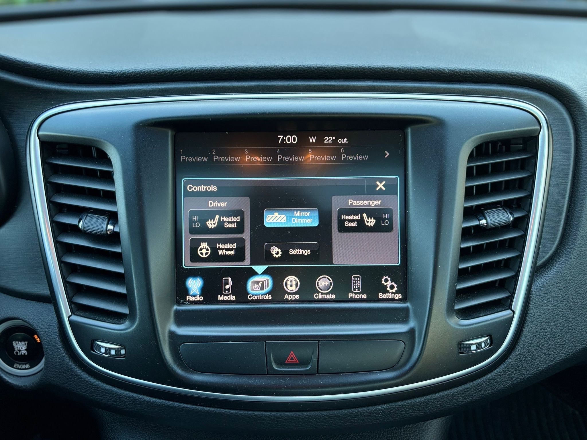 /canwestautoinc/2015-Chrysler-200-23522191125144531.jpg