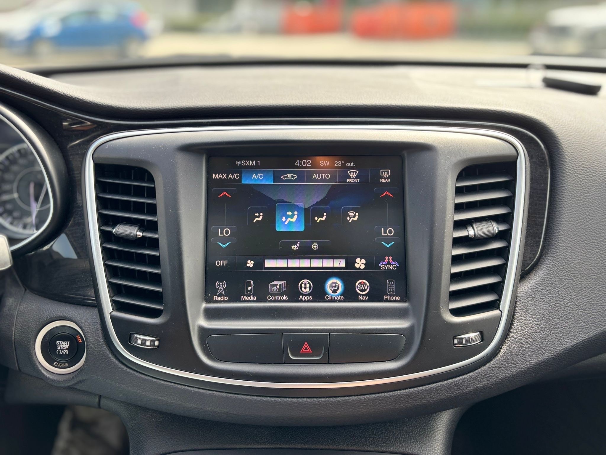 /canwestautoinc/2015-Chrysler-200-27596082766628127.jpg