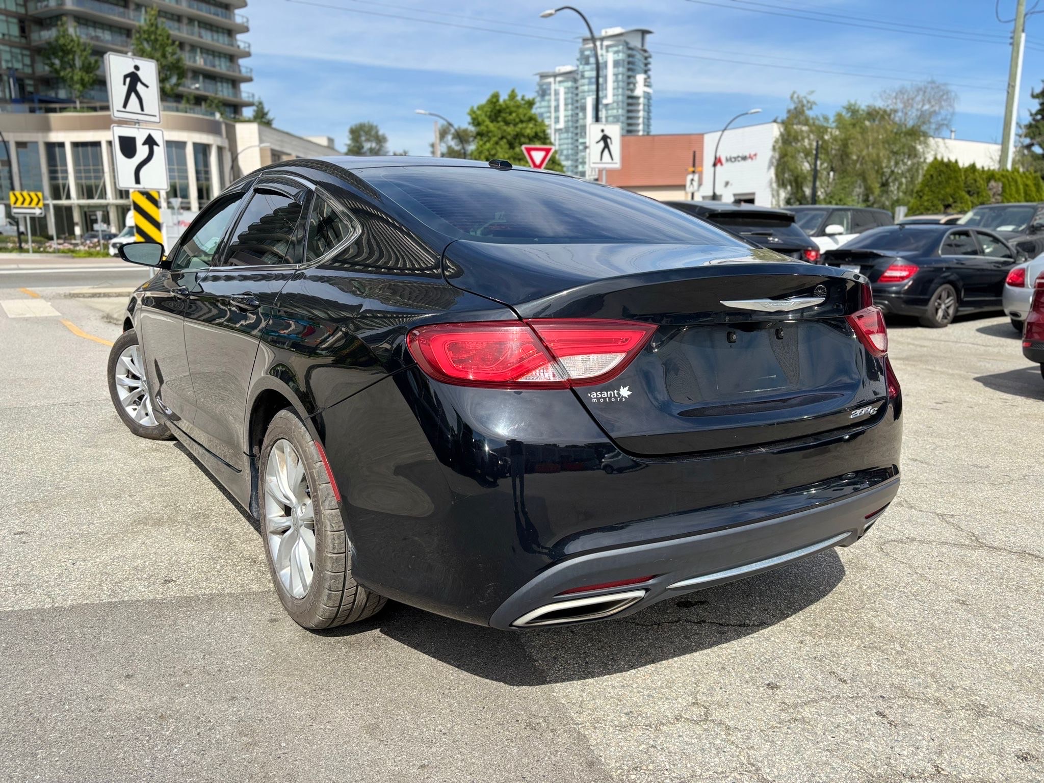 /canwestautoinc/2015-Chrysler-200-4350802806069545.jpg