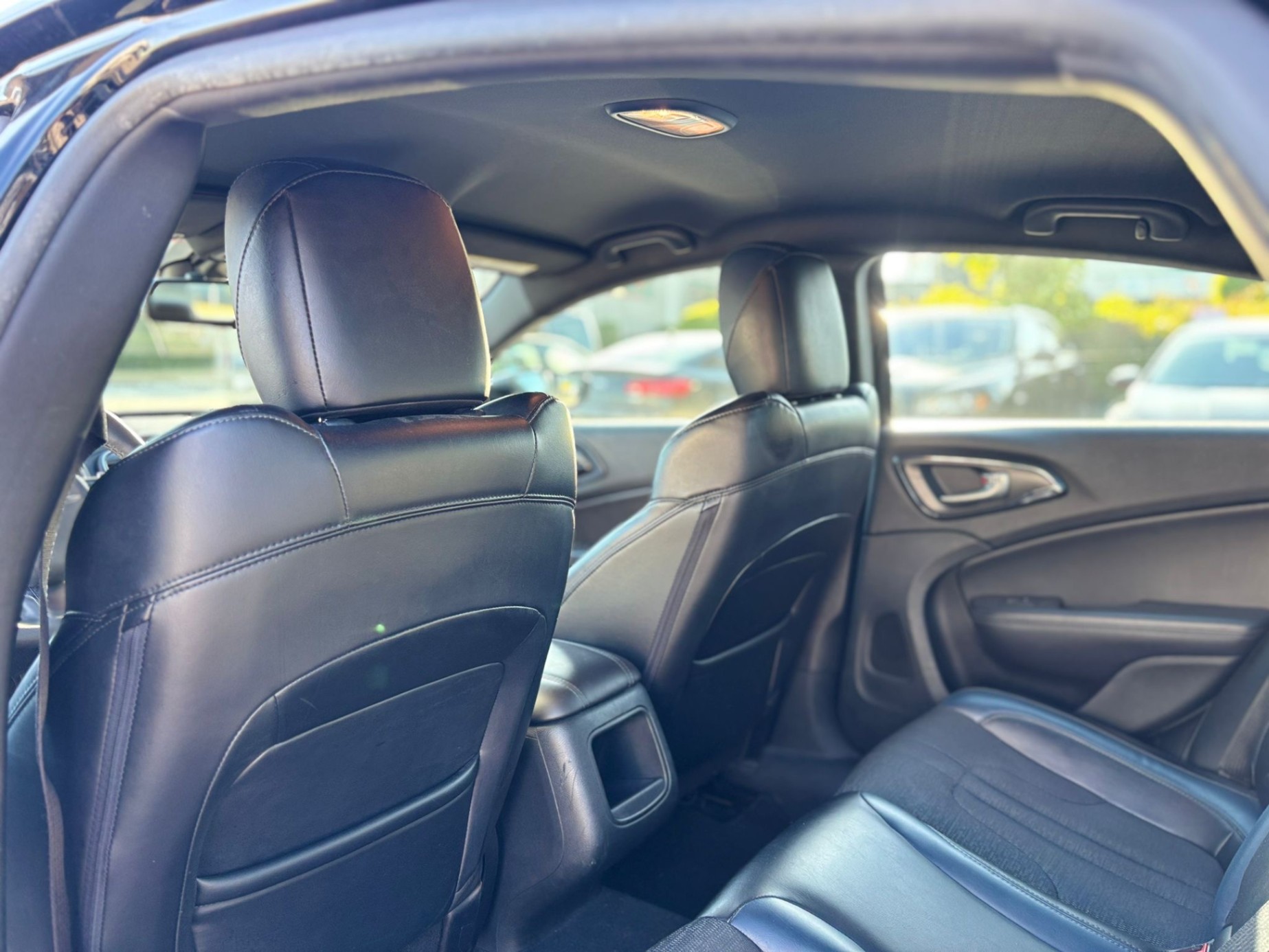 /canwestautoinc/2015-Chrysler-200-5039834558839595.jpg