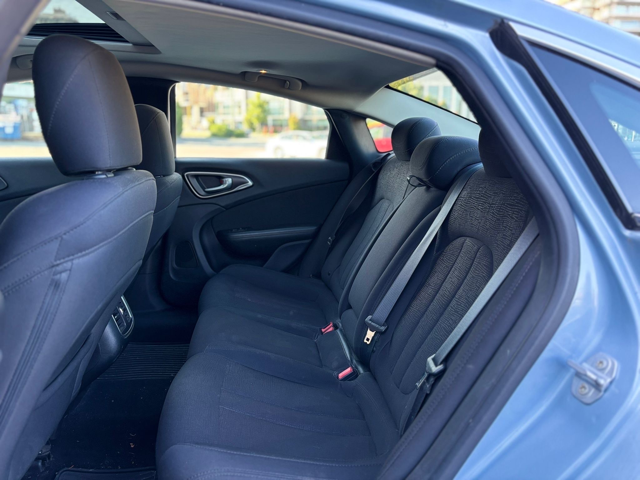 /canwestautoinc/2015-Chrysler-200-5740053640097842.jpg