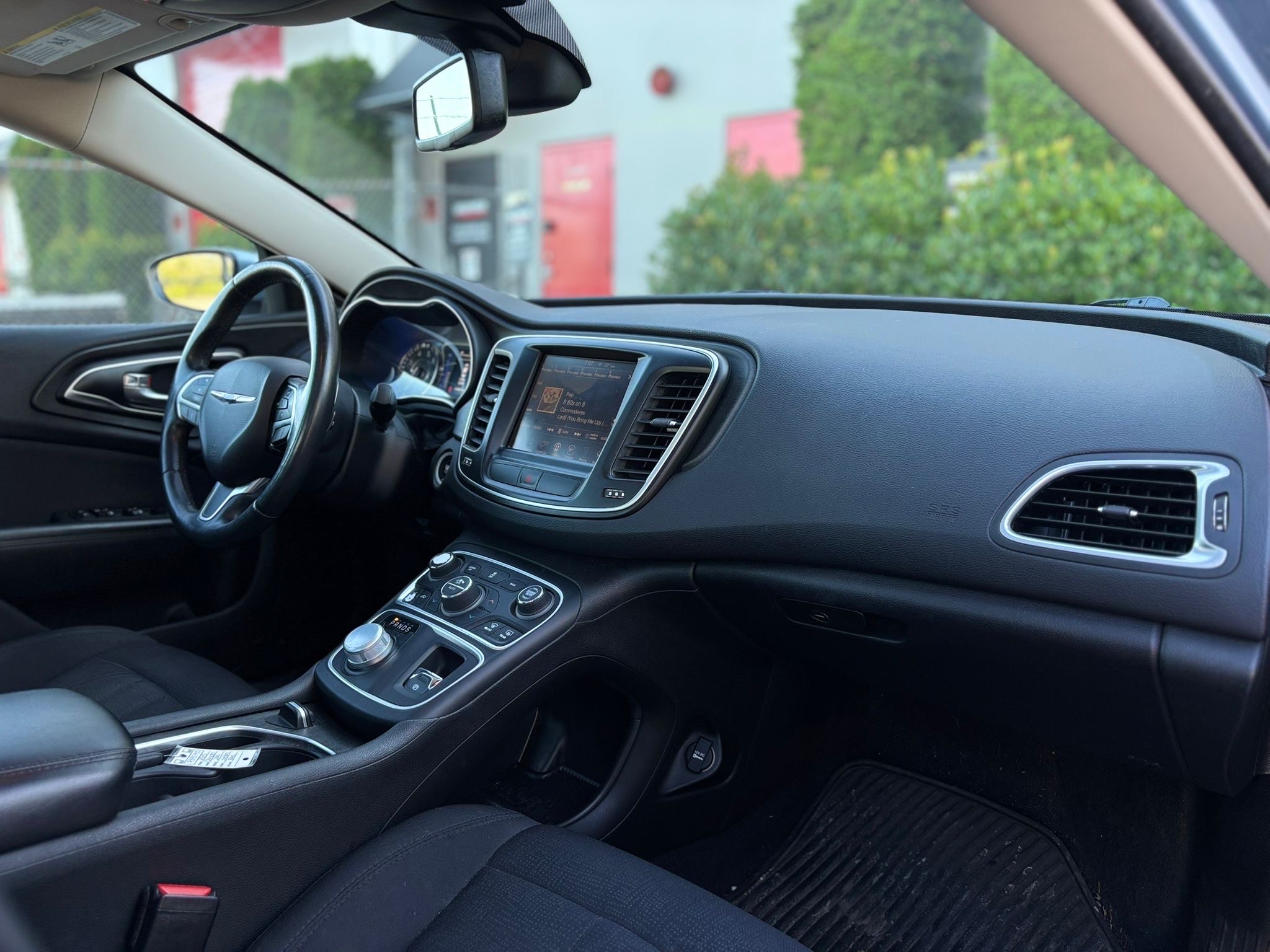 /canwestautoinc/2015-Chrysler-200-5945208442218286.jpg