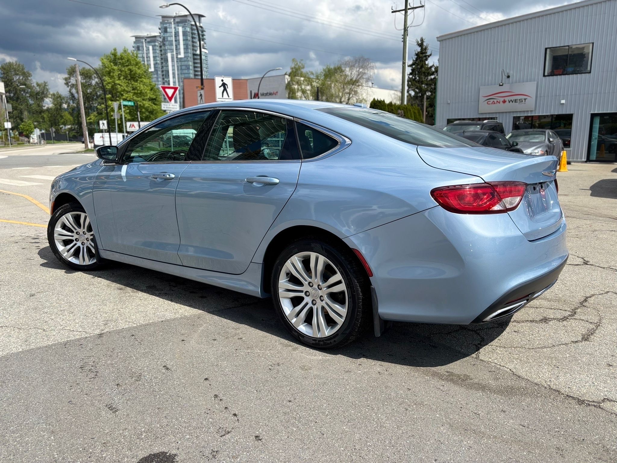 /canwestautoinc/2015-Chrysler-200-6413917951512702.jpg
