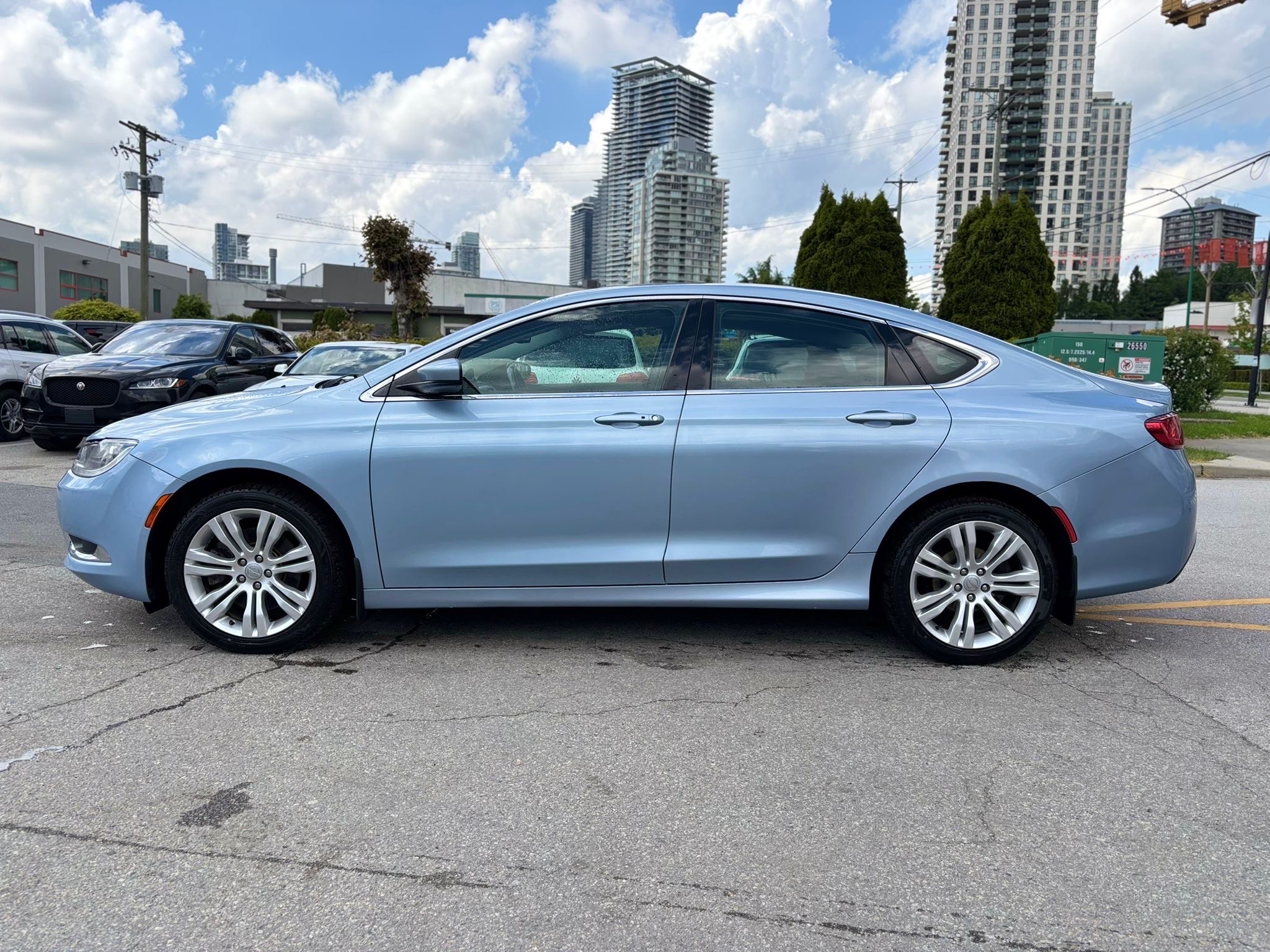 /canwestautoinc/2015-Chrysler-200-6943061717885948.jpg