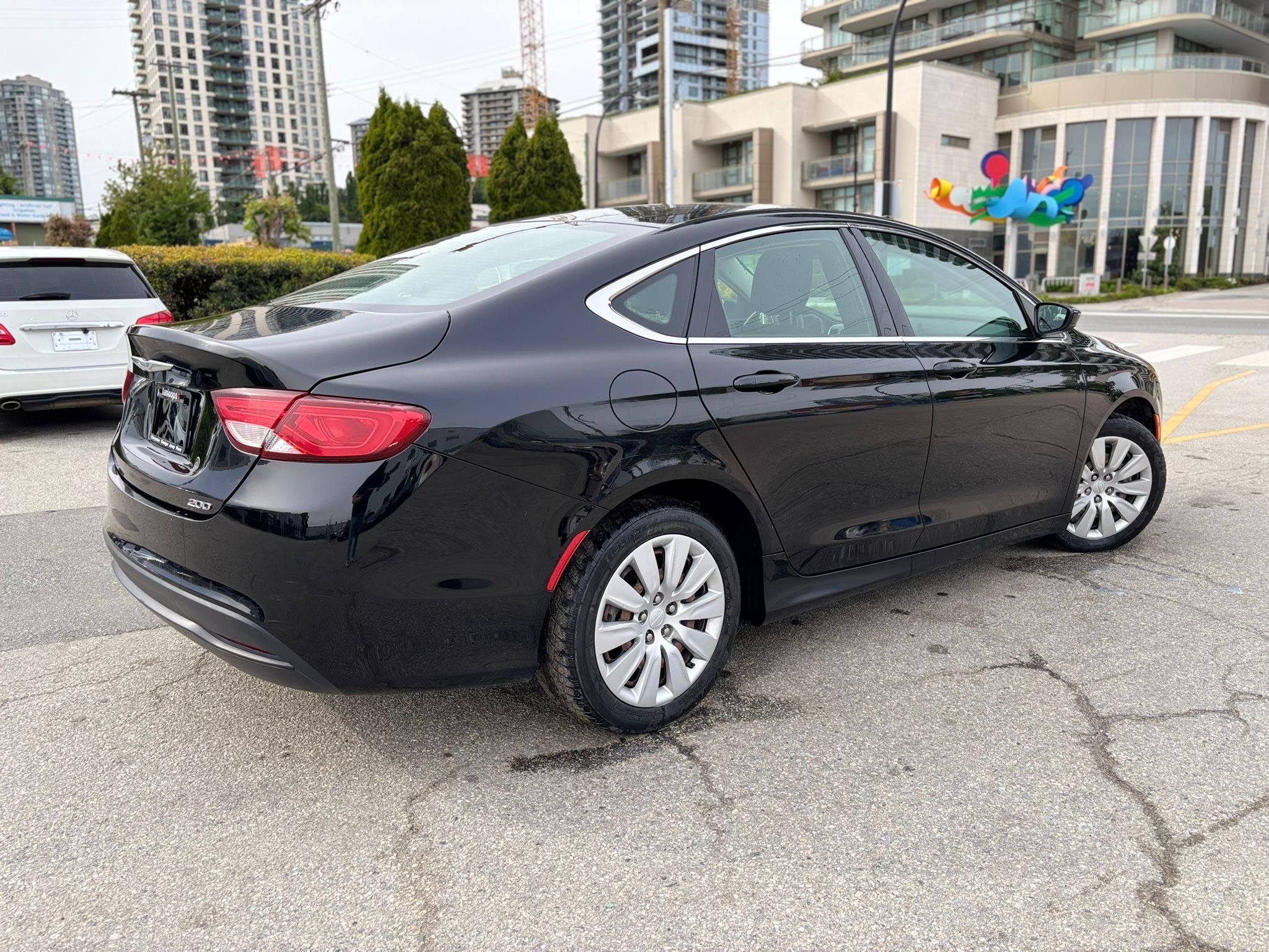 /canwestautoinc/2015-Chrysler-200-7242147186044408.jpg