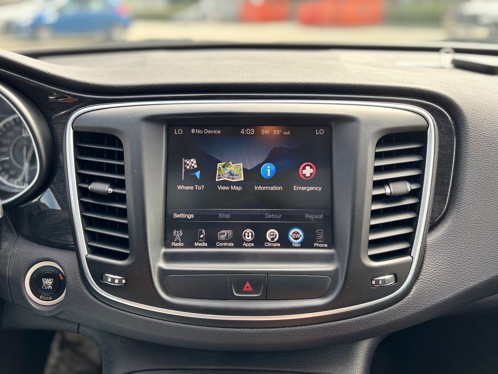/canwestautoinc/2015-Chrysler-200-7357132005874607.jpg