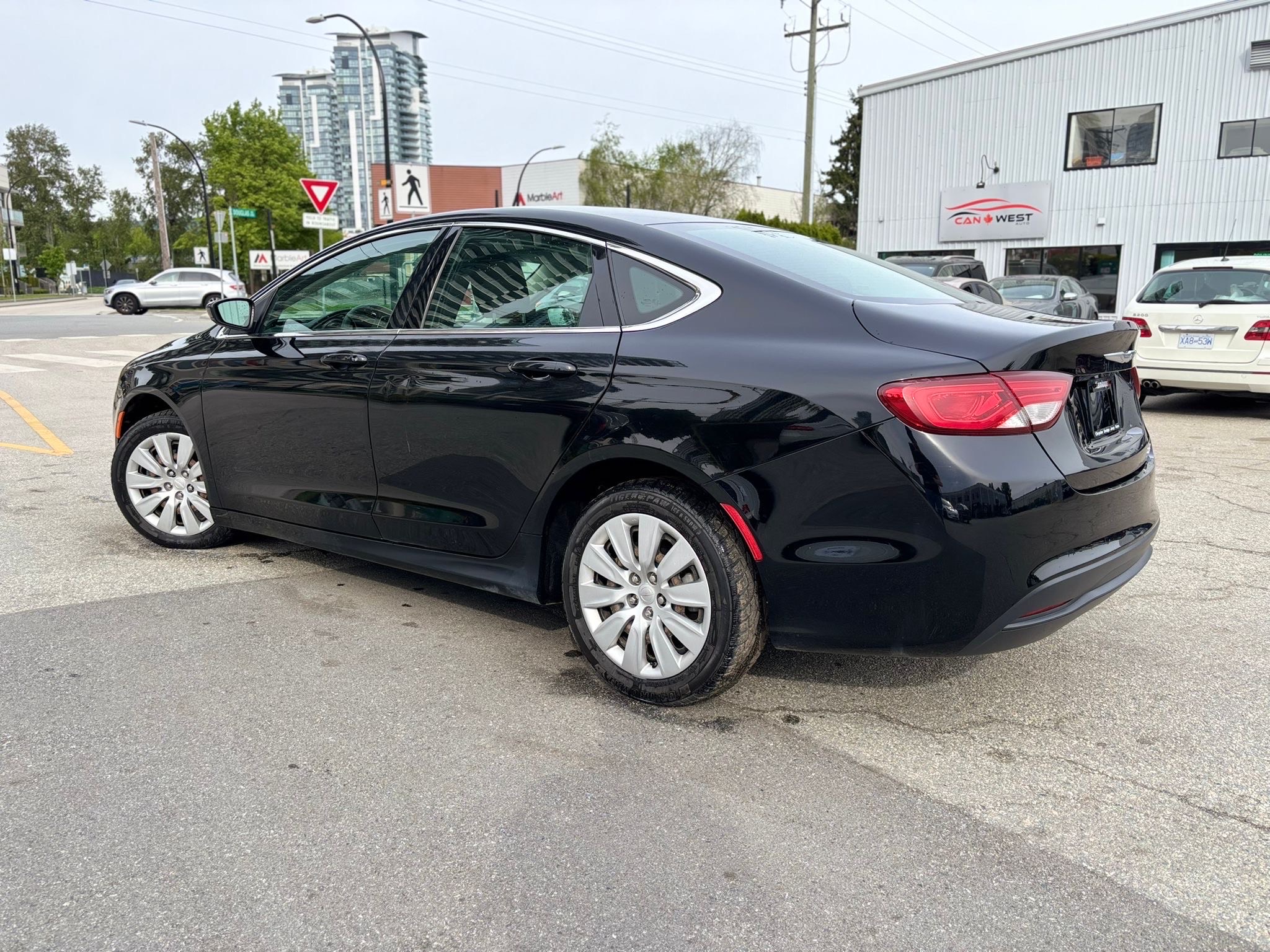 /canwestautoinc/2015-Chrysler-200-7931027447047554.jpg