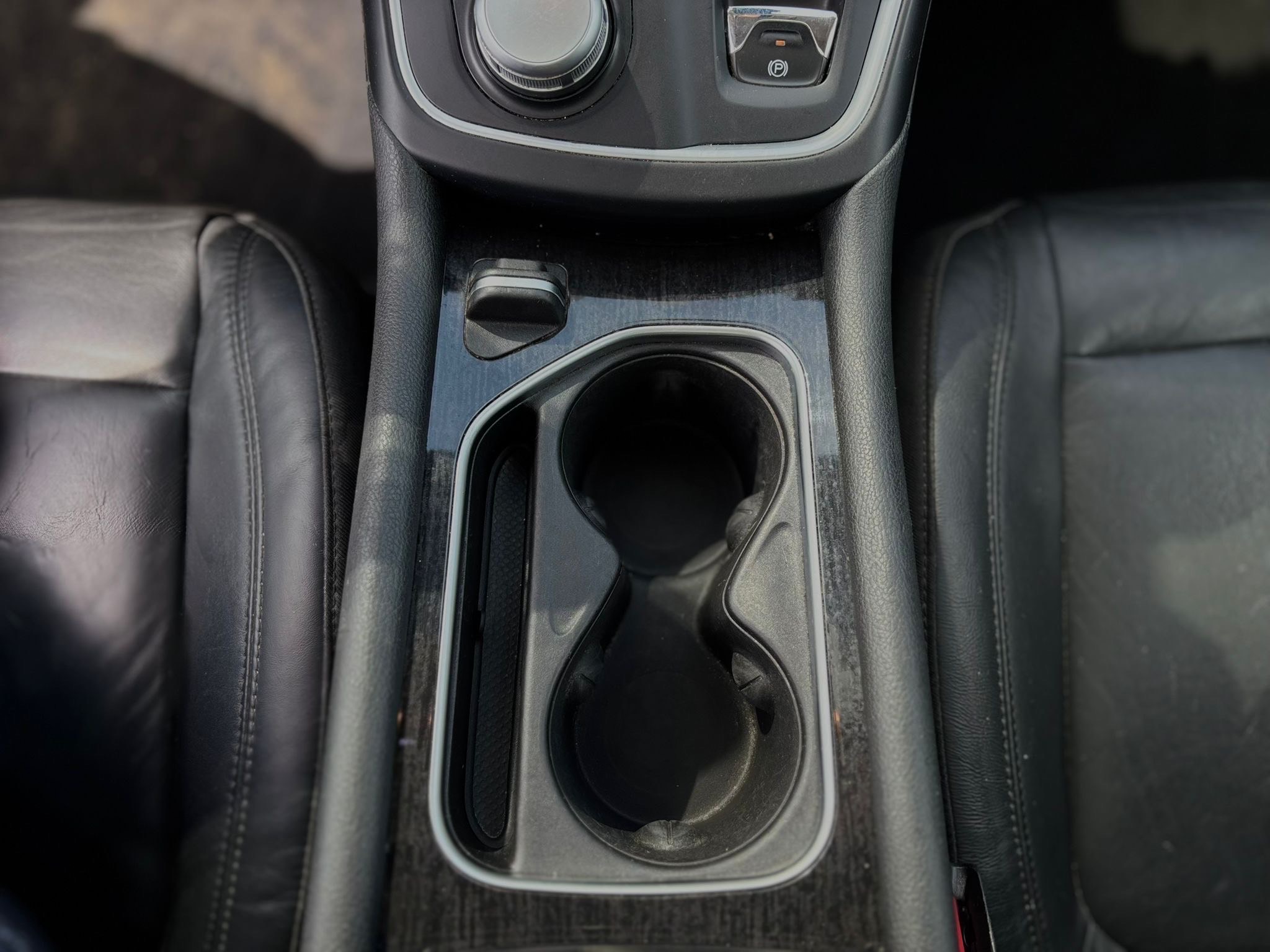 /canwestautoinc/2015-Chrysler-200-8236322590916039.jpg