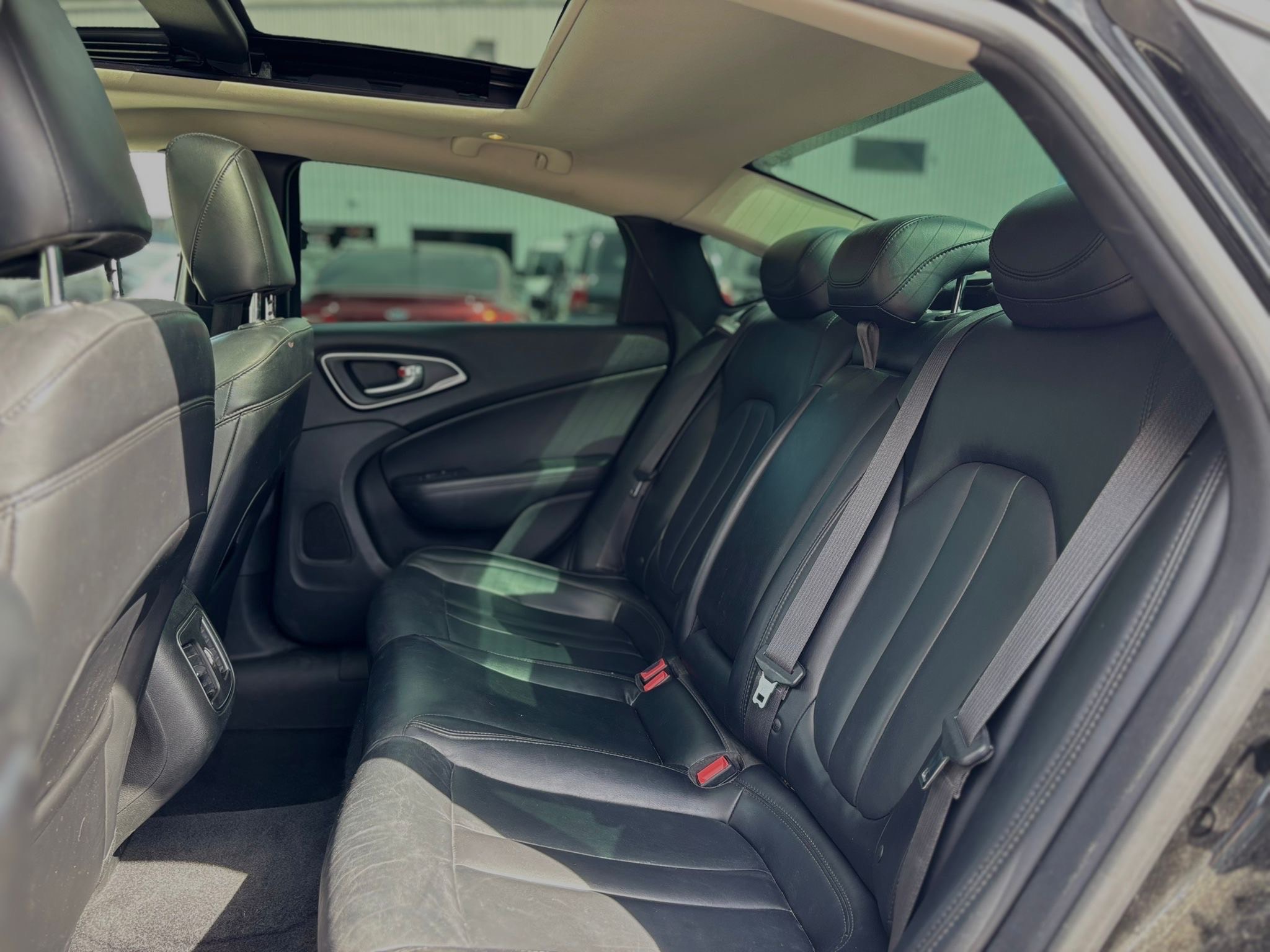 /canwestautoinc/2015-Chrysler-200-8516111611485675.jpg