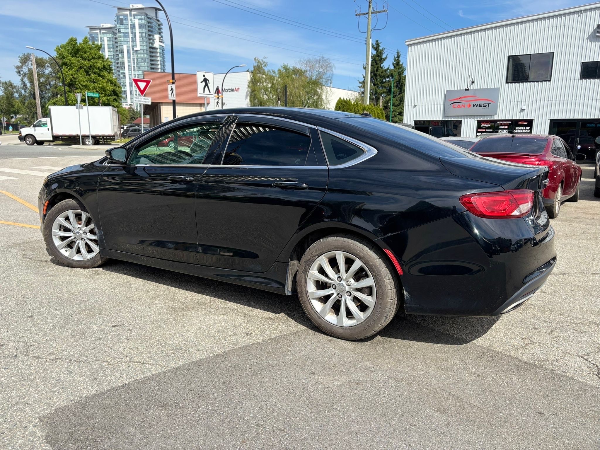 /canwestautoinc/2015-Chrysler-200-8530351969497538.jpg