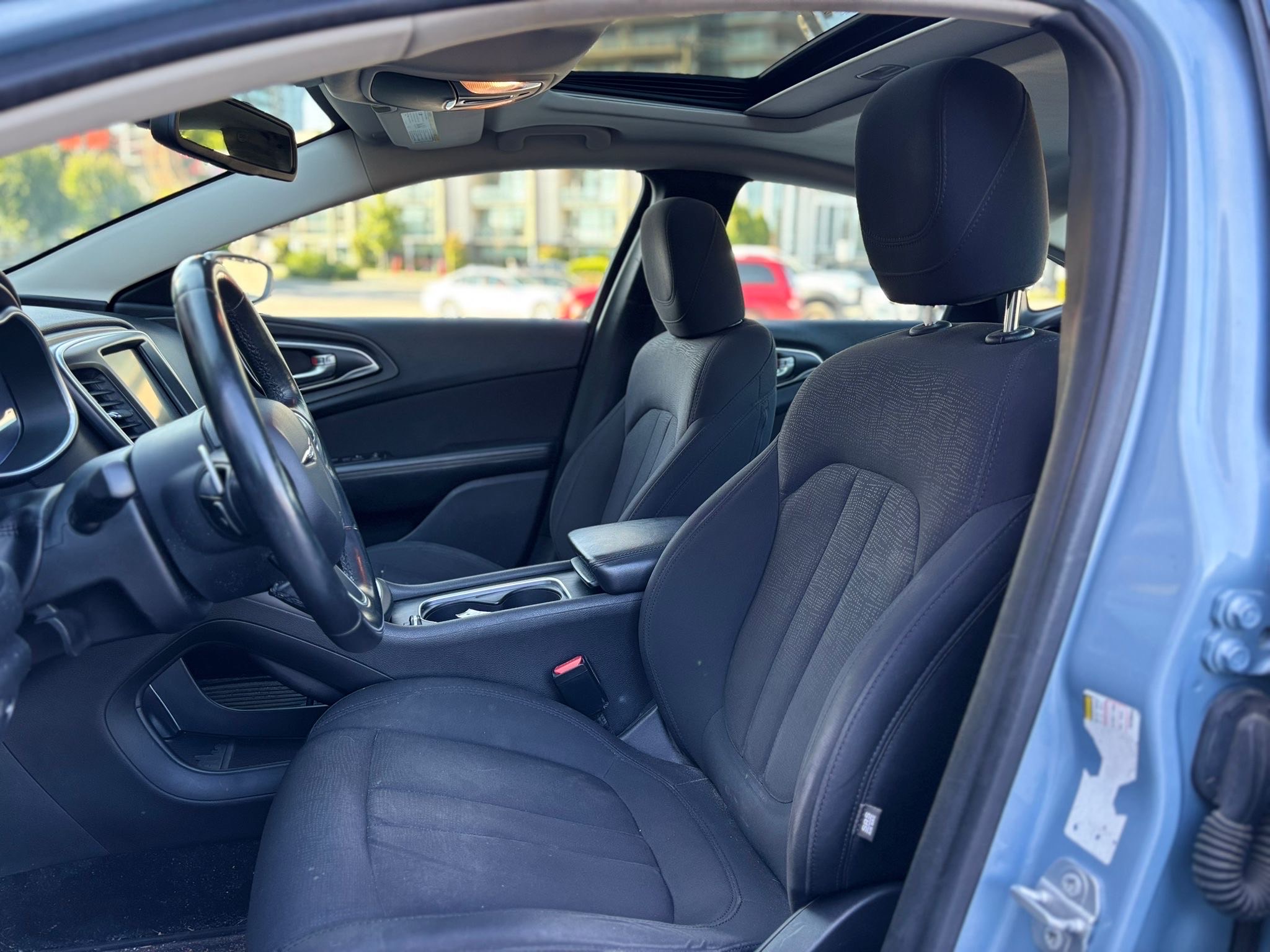 /canwestautoinc/2015-Chrysler-200-8690400599387067.jpg