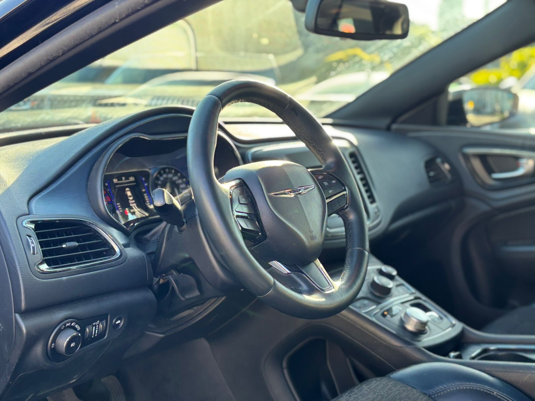 /canwestautoinc/2015-Chrysler-200-9279198358965641.jpg
