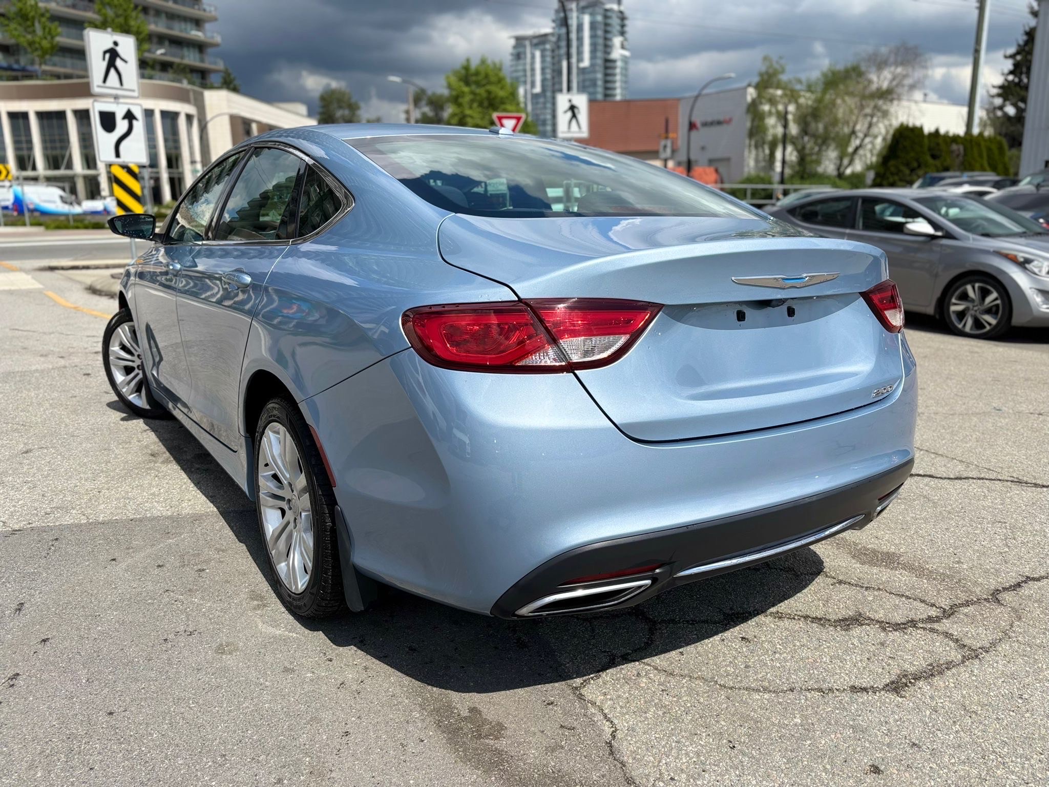 /canwestautoinc/2015-Chrysler-200-9705302416983626.jpg