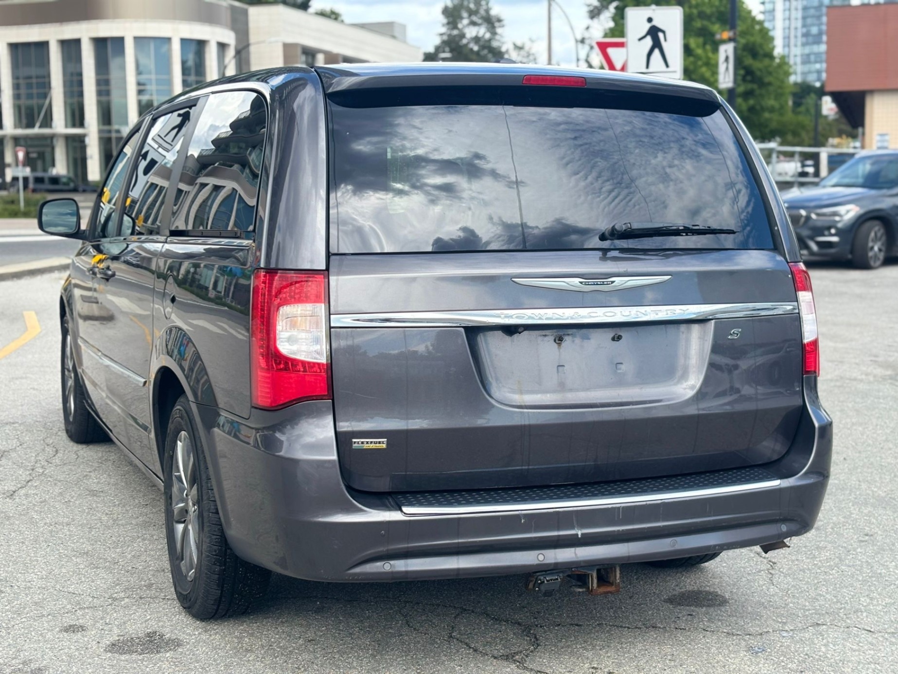 /canwestautoinc/2015-Chrysler-Town&-10722591033386775.jpg